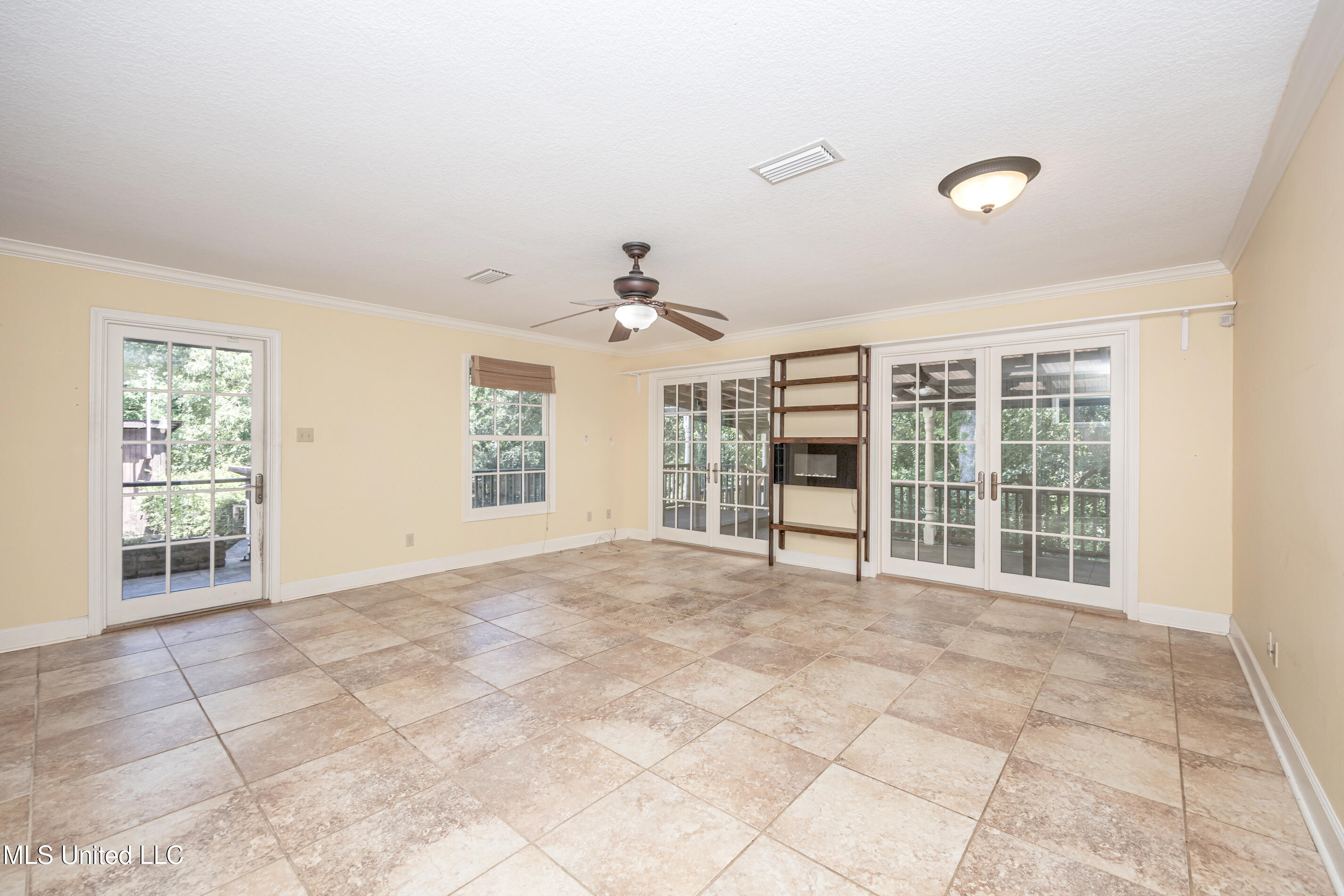 416 Jackson Avenue Property Photo 32