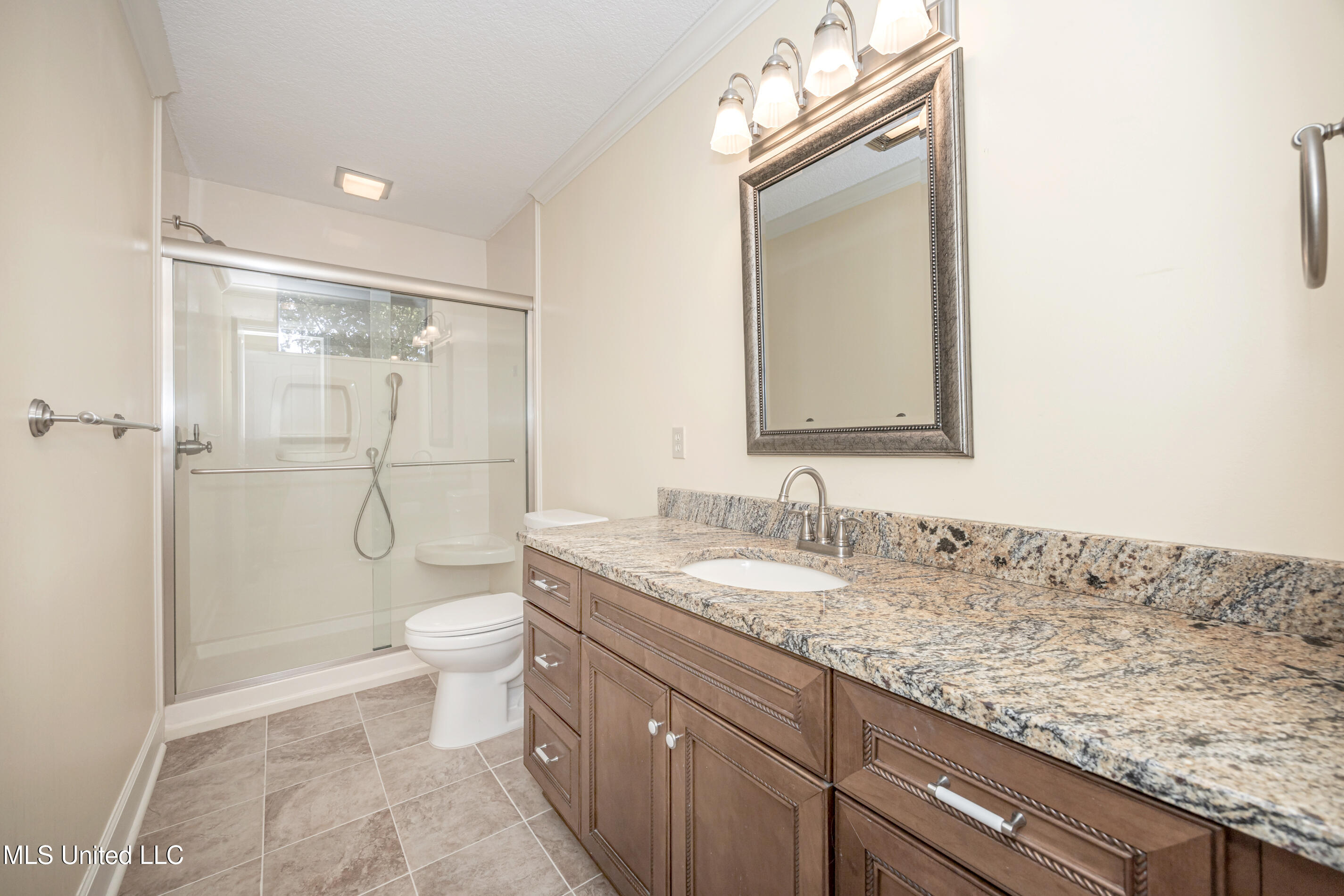 416 Jackson Avenue Property Photo 35