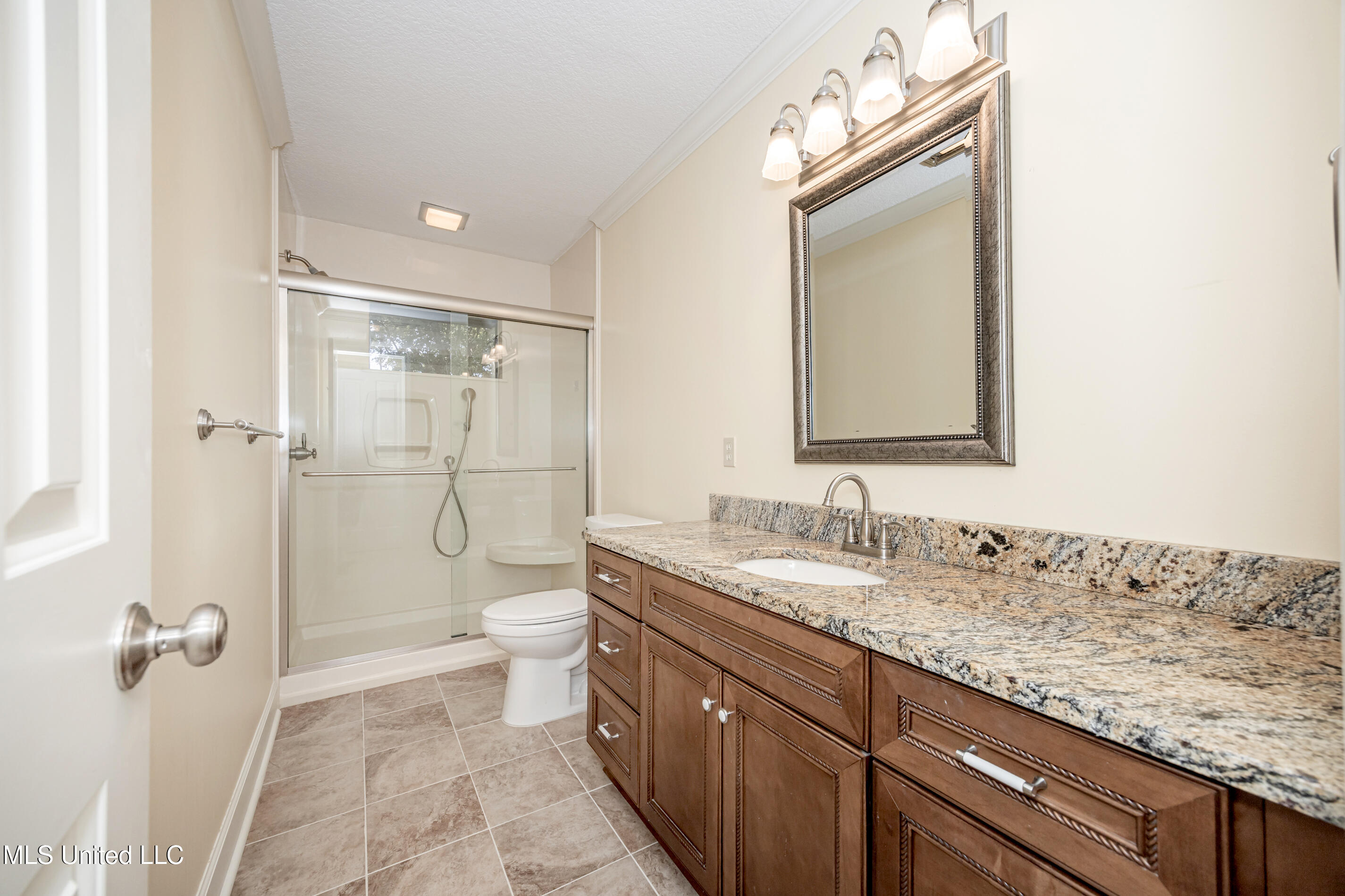 416 Jackson Avenue Property Photo 36