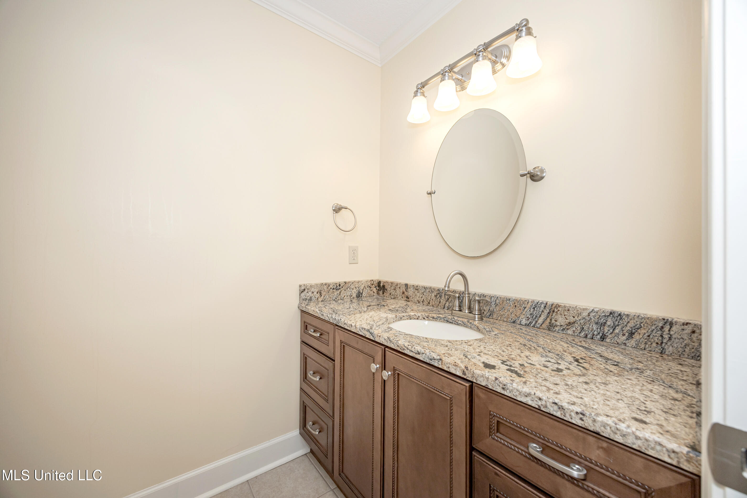 416 Jackson Avenue Property Photo 39