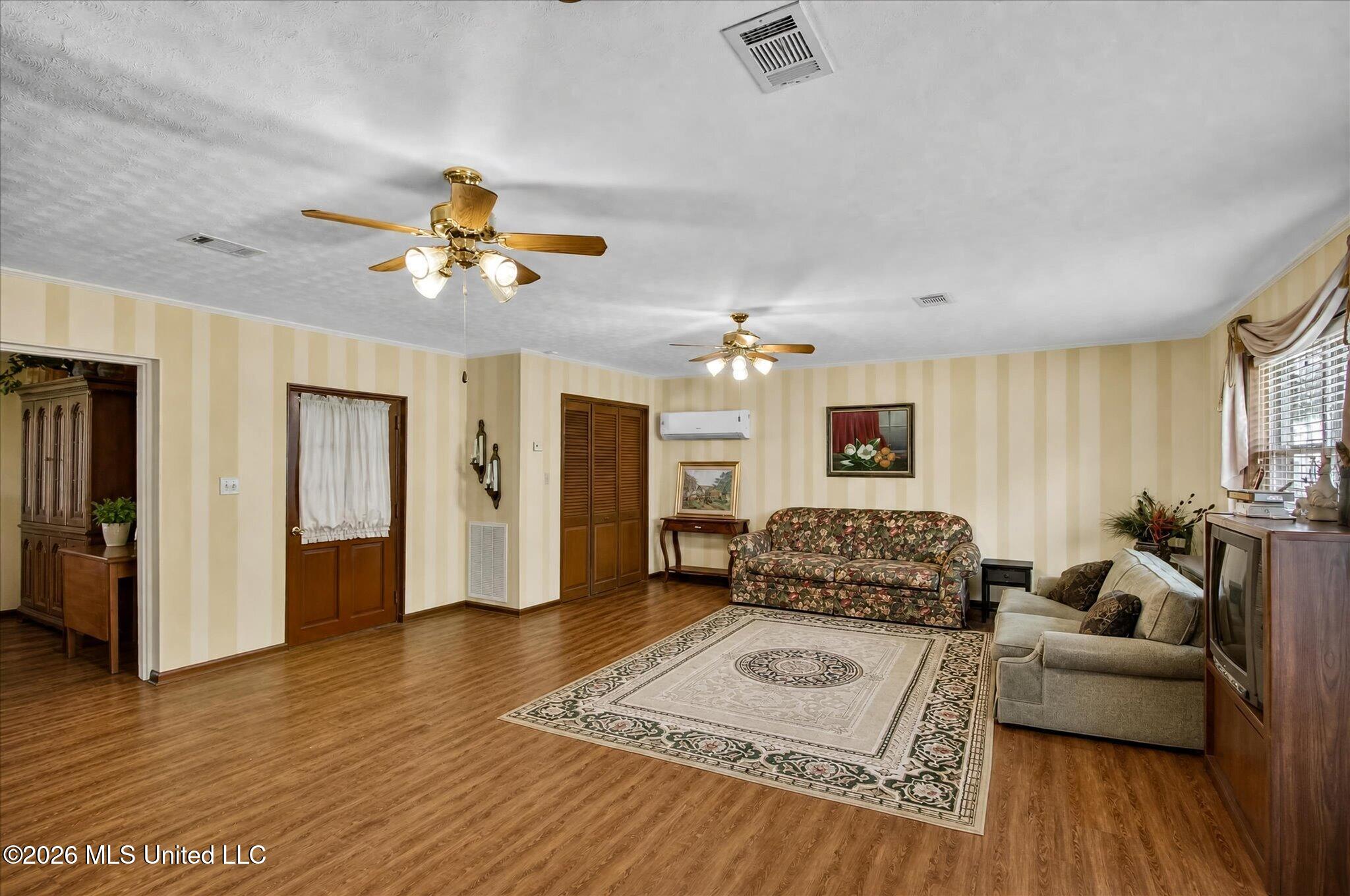 109 Lincoln Avenue Property Photo 24