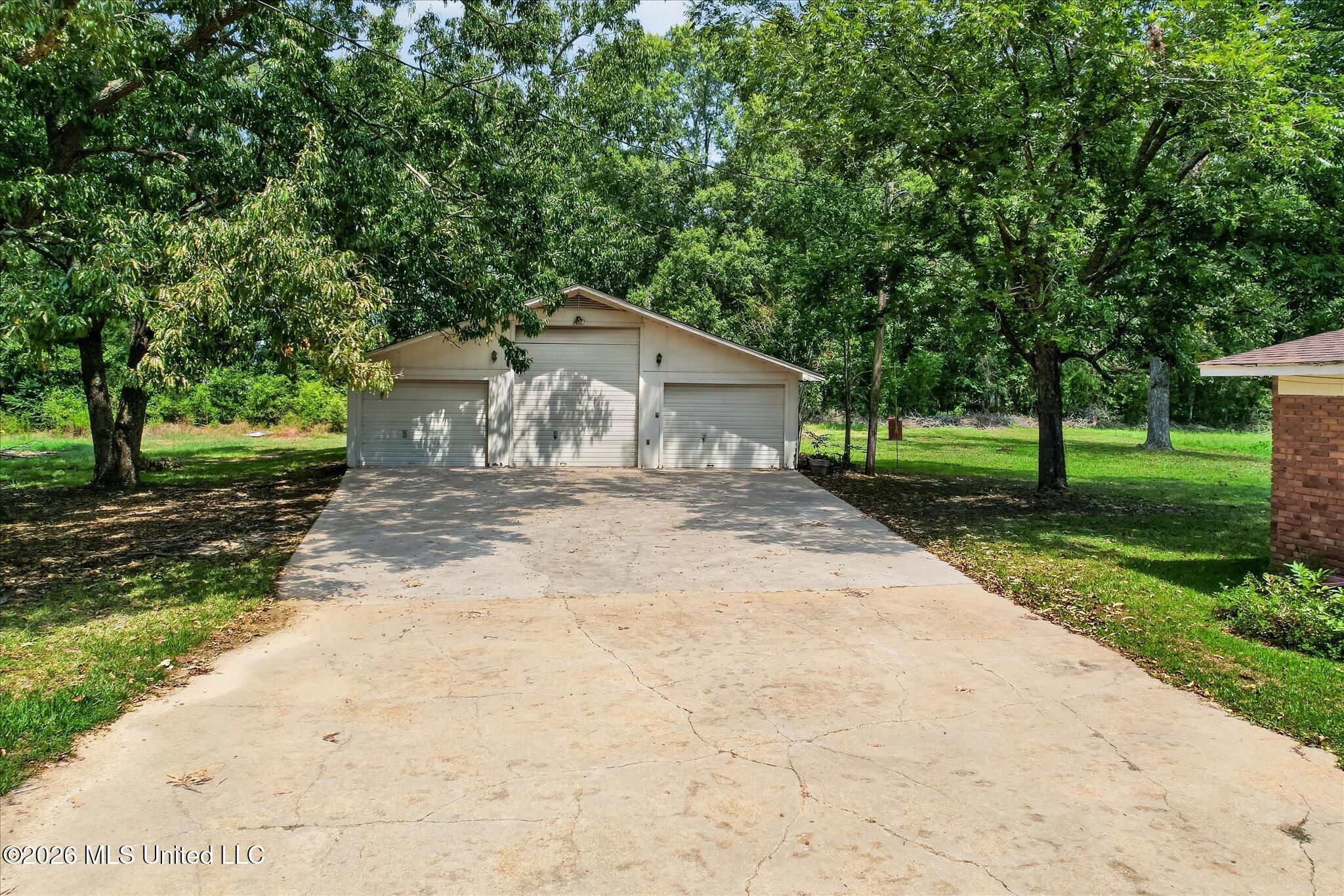 109 Lincoln Avenue Property Photo 57