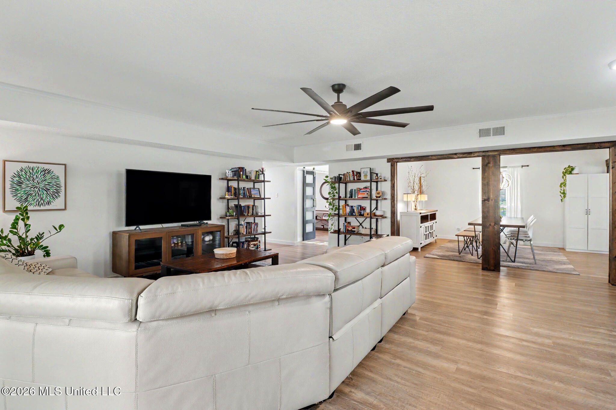451 Cove Drive Property Photo 7