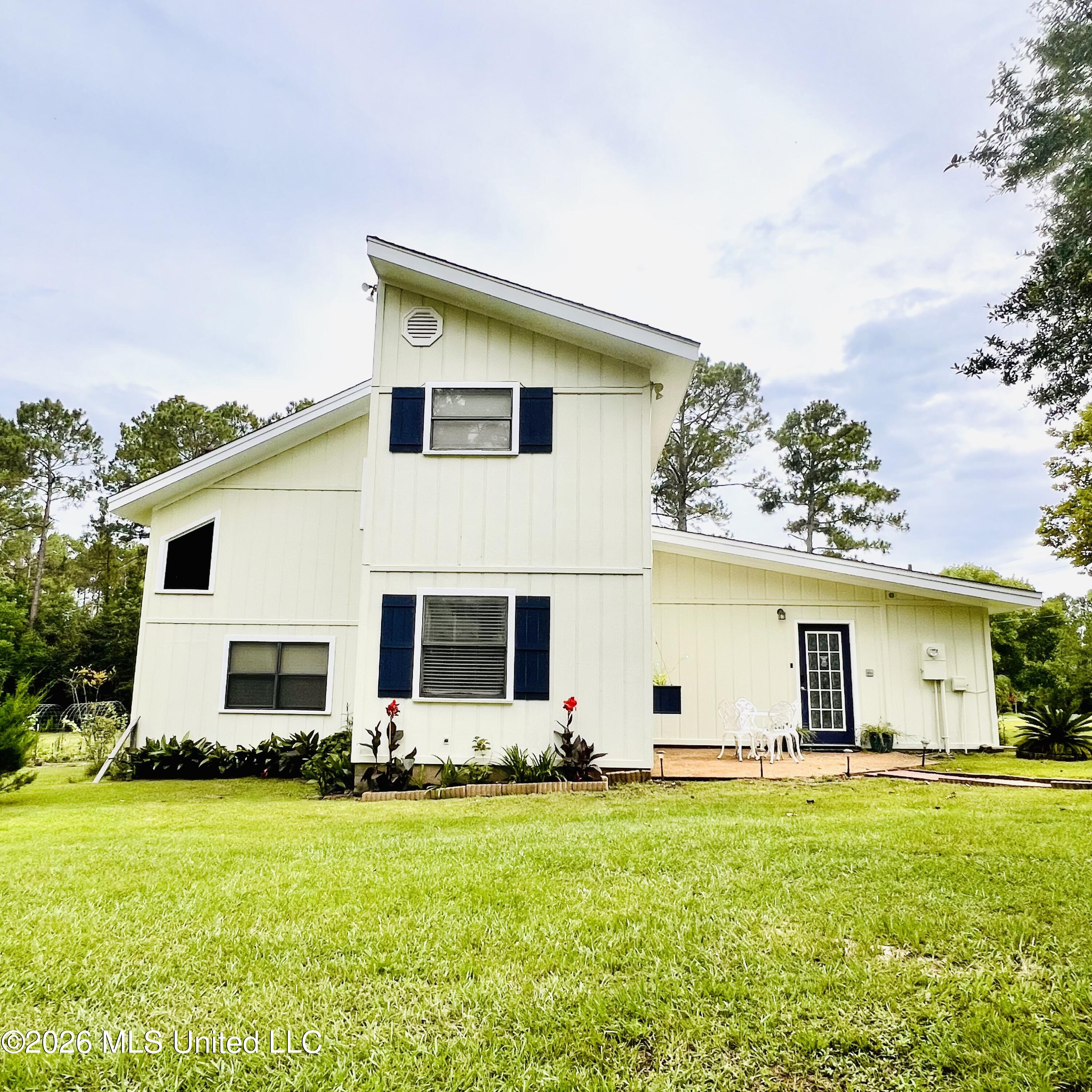 13450 E Schanbacher Road Property Photo 1