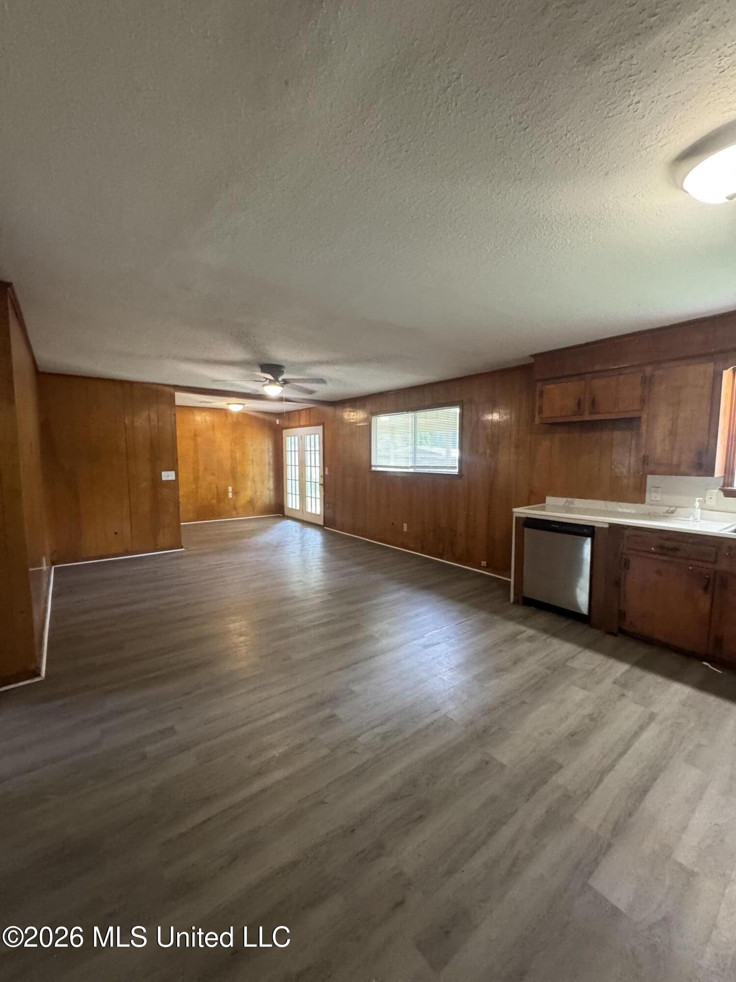 3139 Charleston Drive Property Photo 3