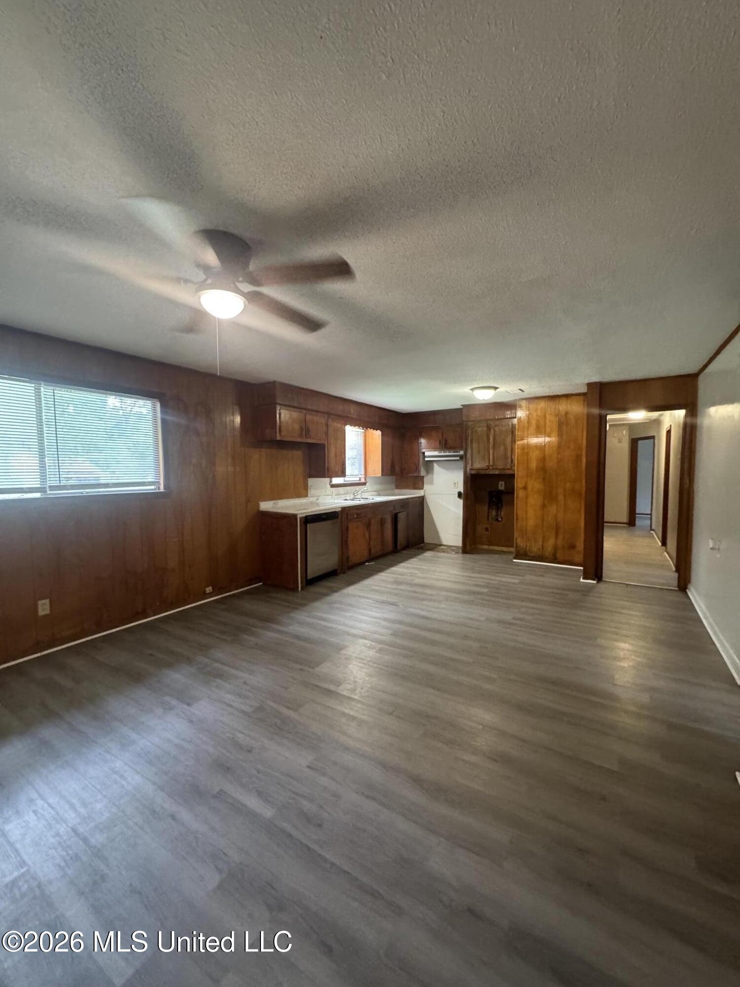 3139 Charleston Drive Property Photo 5