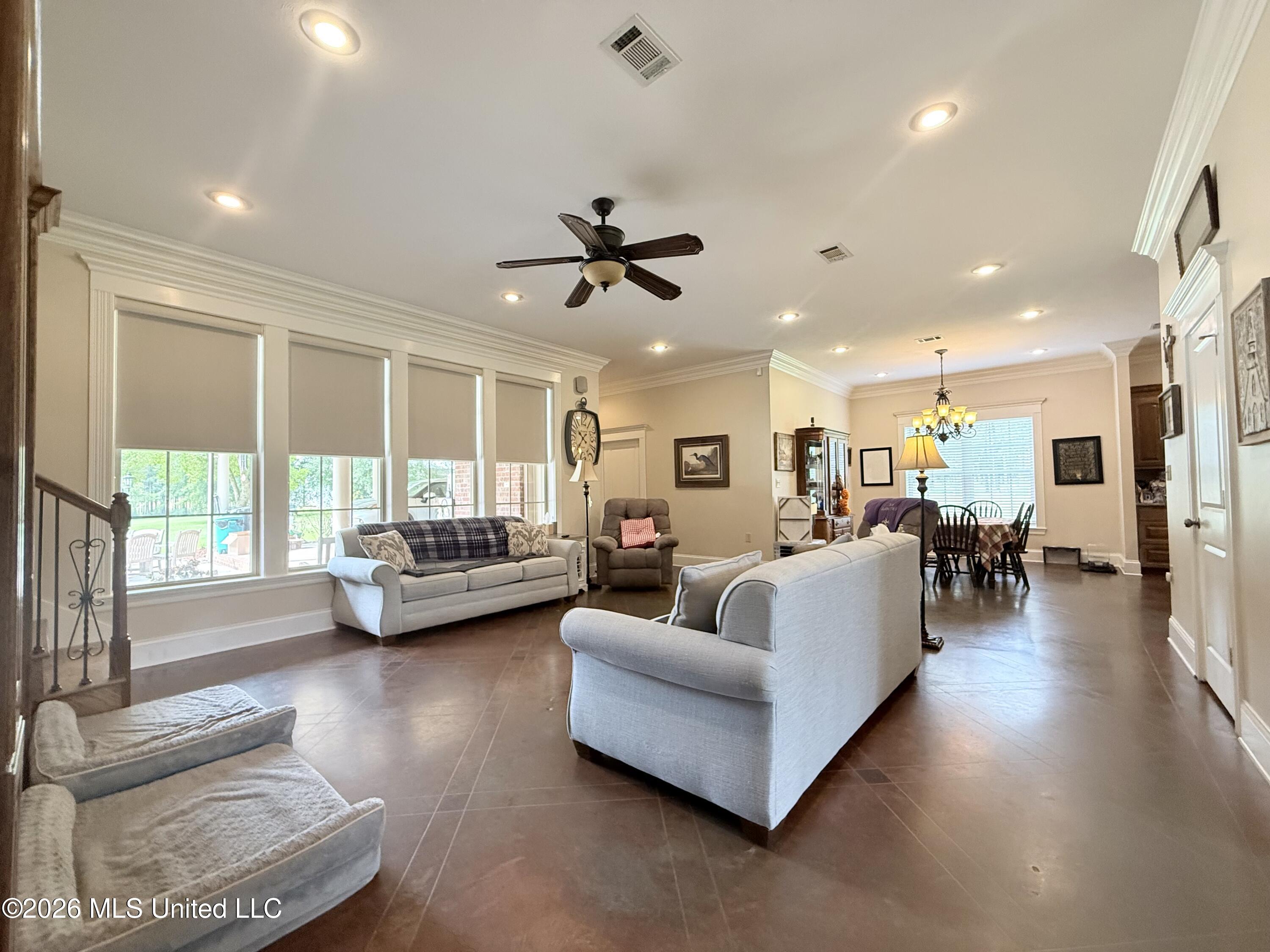 895 Montgomery Road Property Photo 4