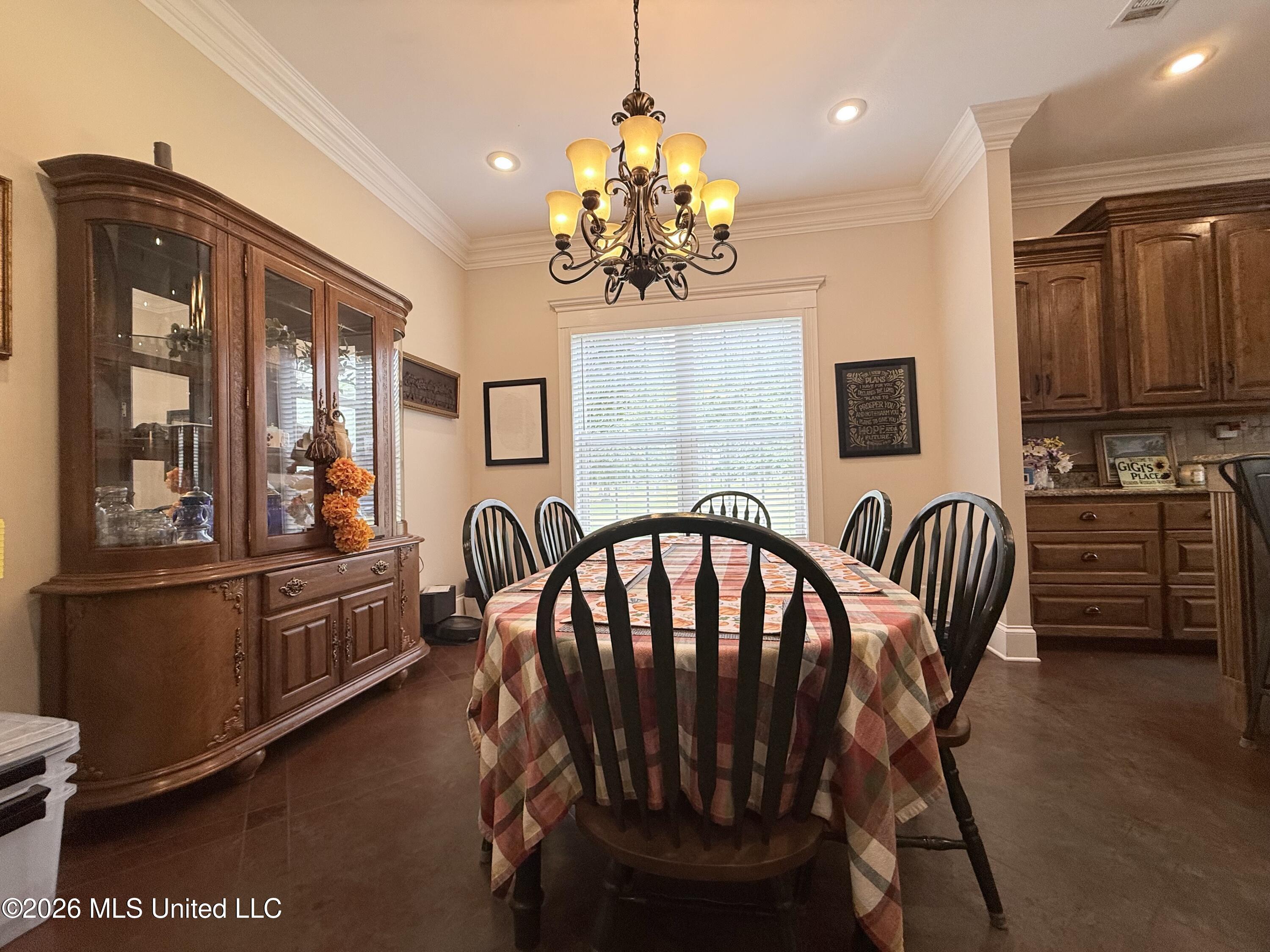 895 Montgomery Road Property Photo 6