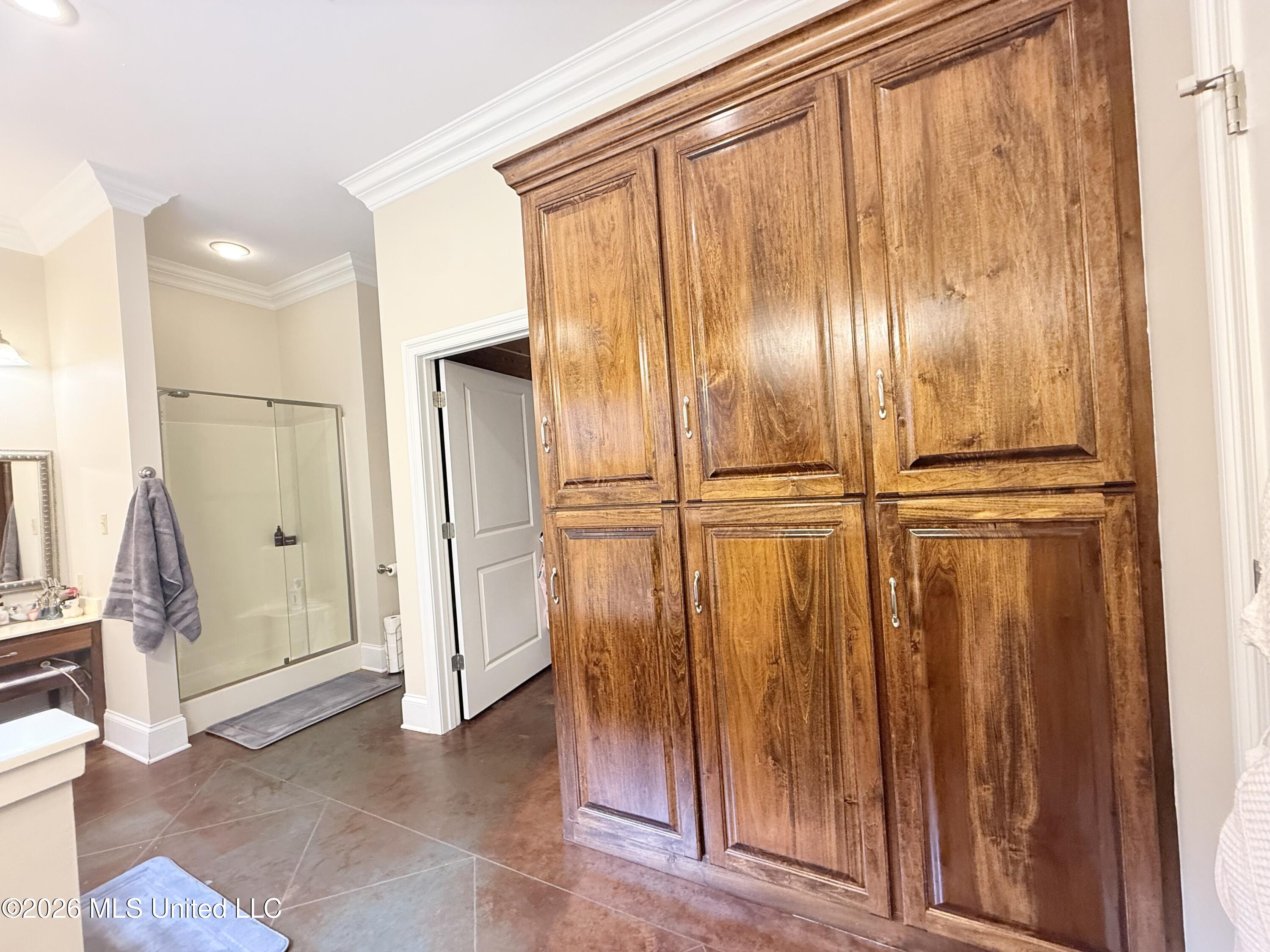 895 Montgomery Road Property Photo 11
