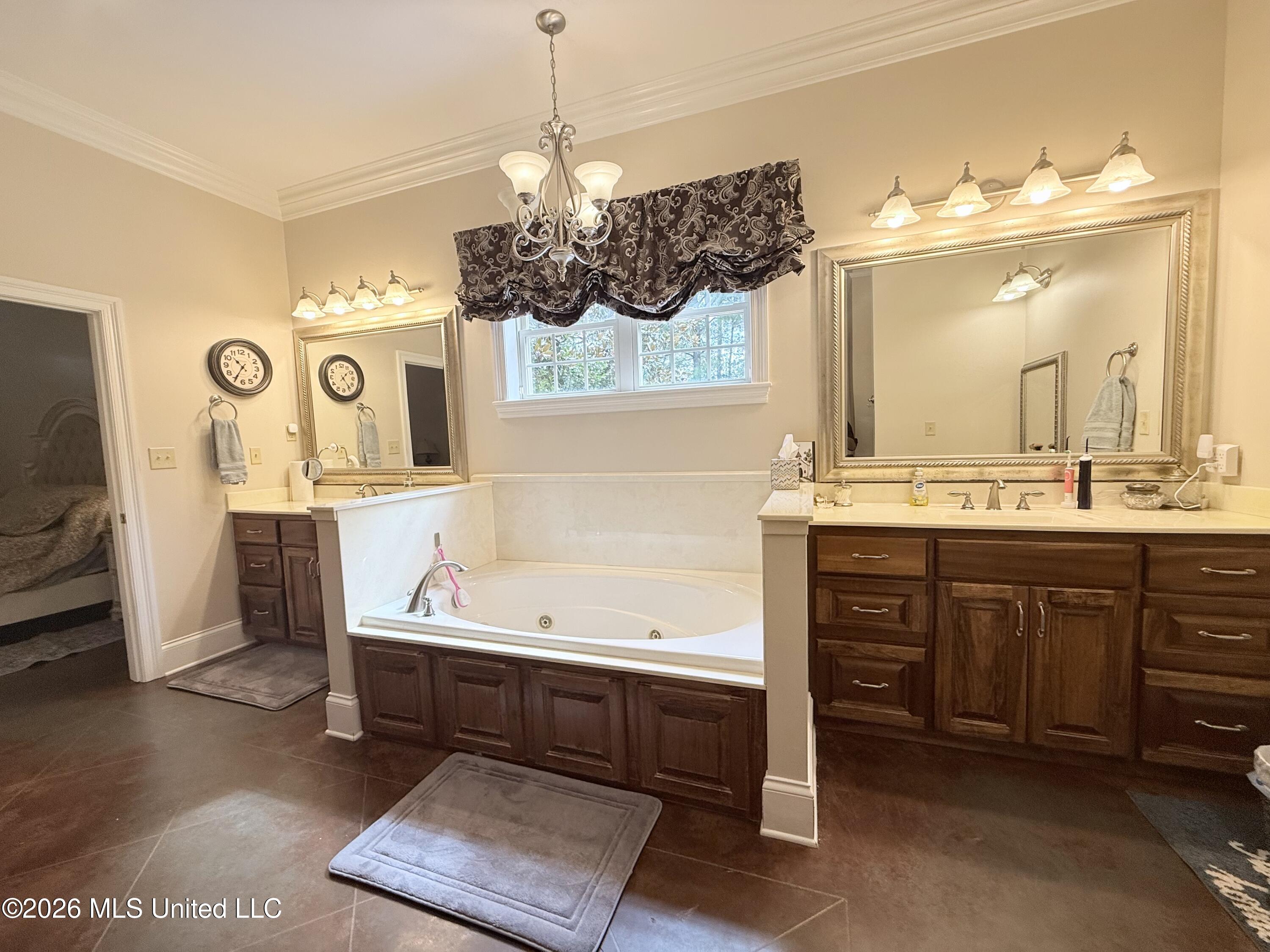 895 Montgomery Road Property Photo 12