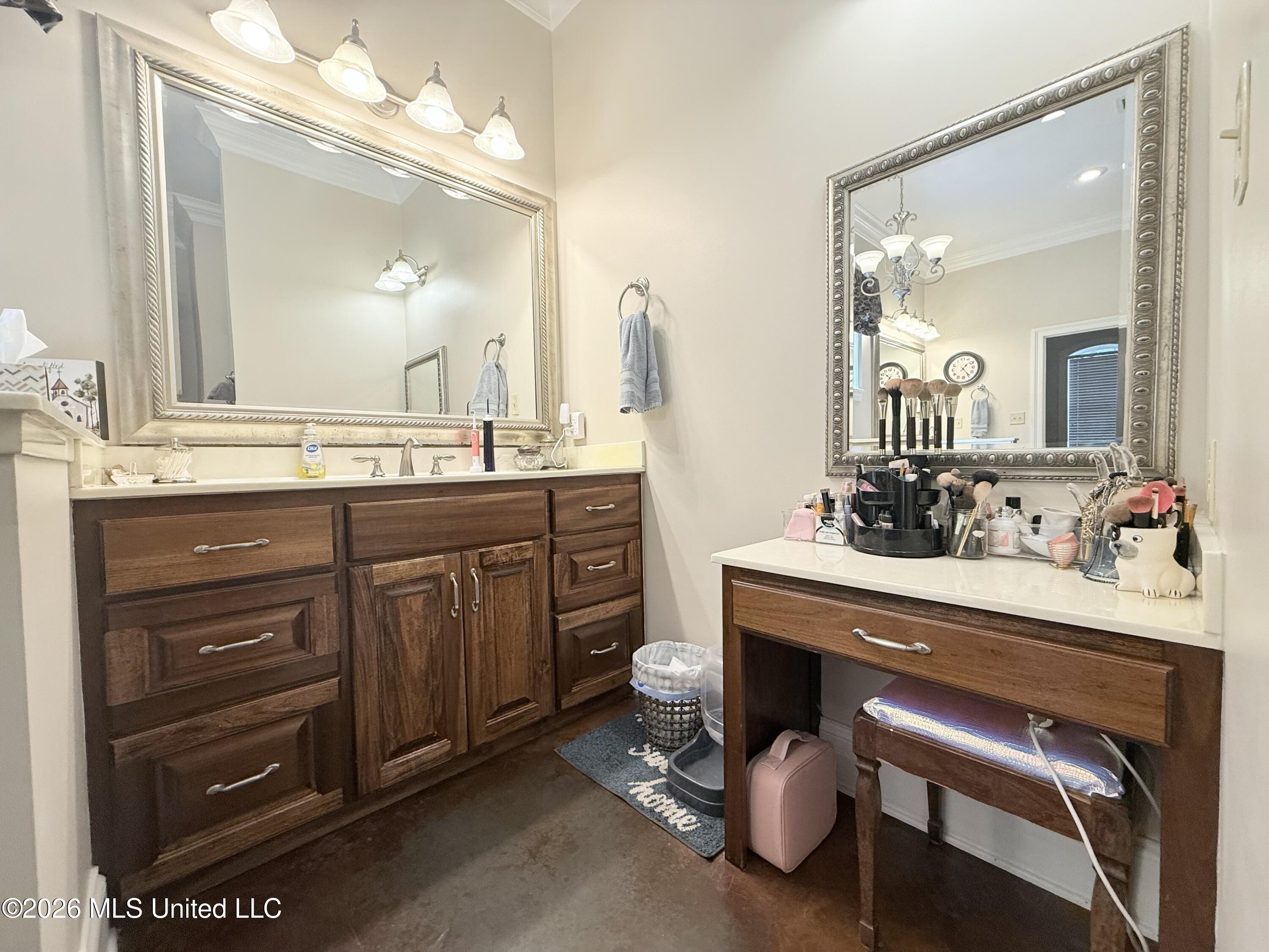 895 Montgomery Road Property Photo 13