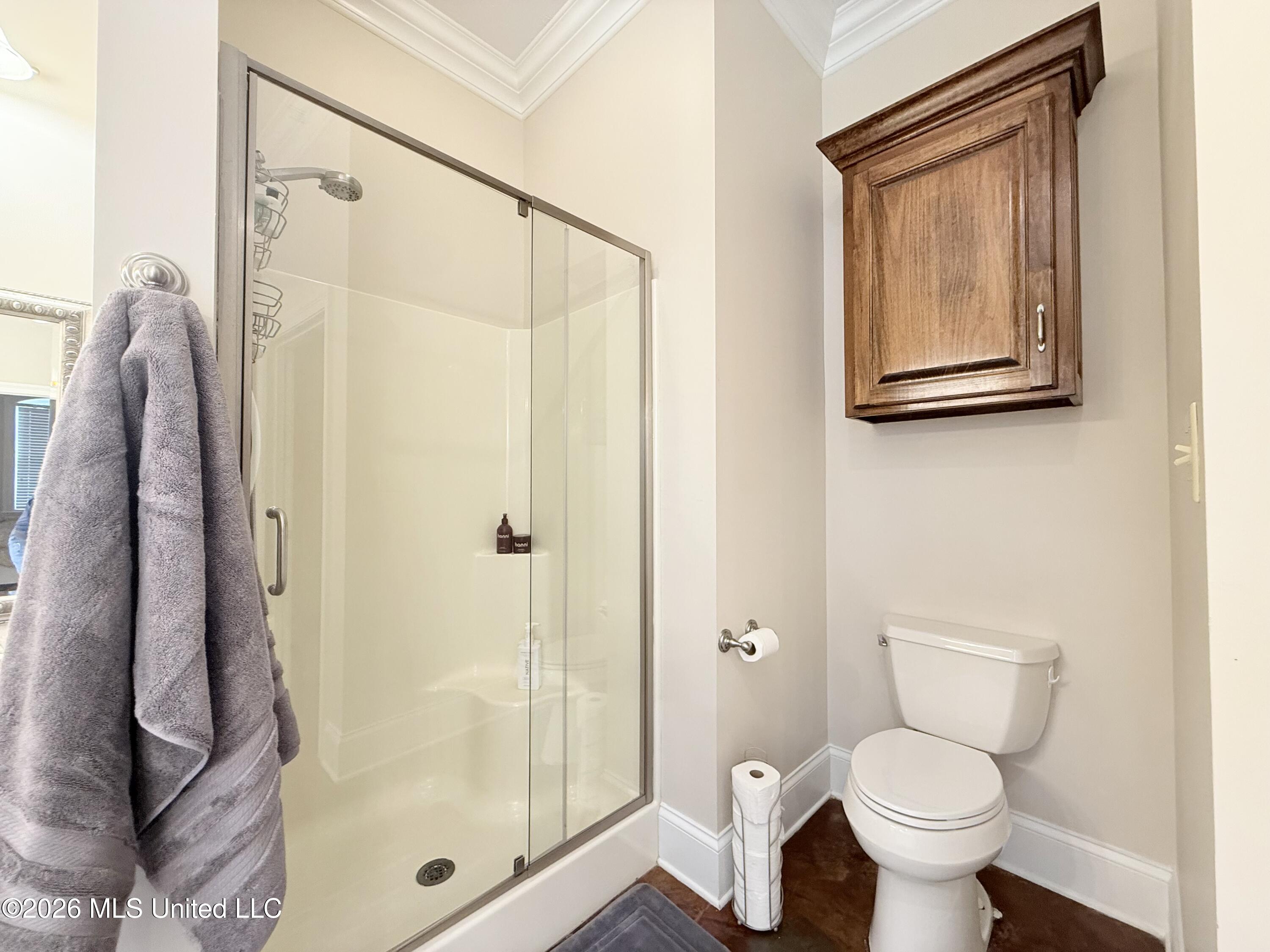 895 Montgomery Road Property Photo 14