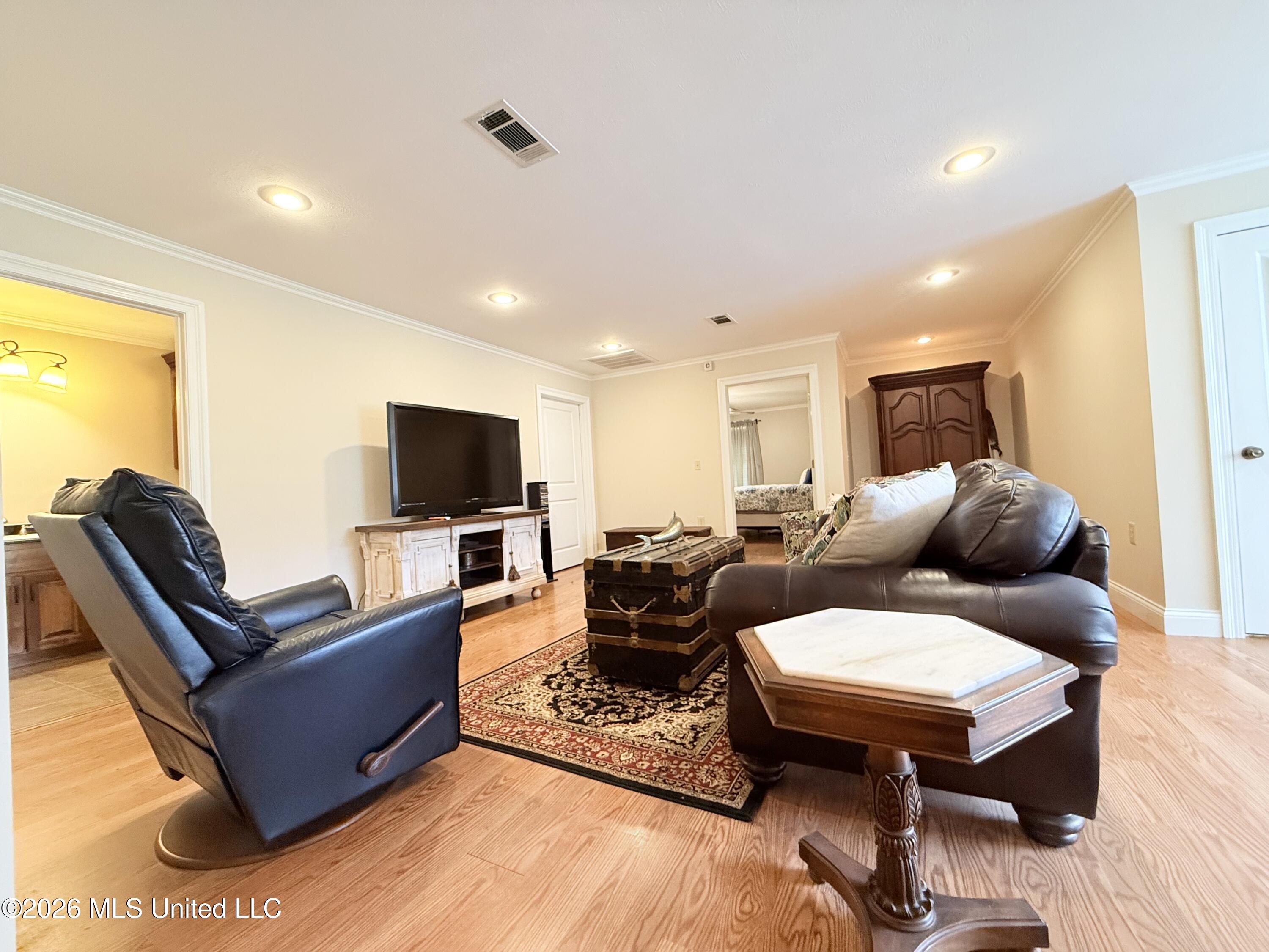 895 Montgomery Road Property Photo 15