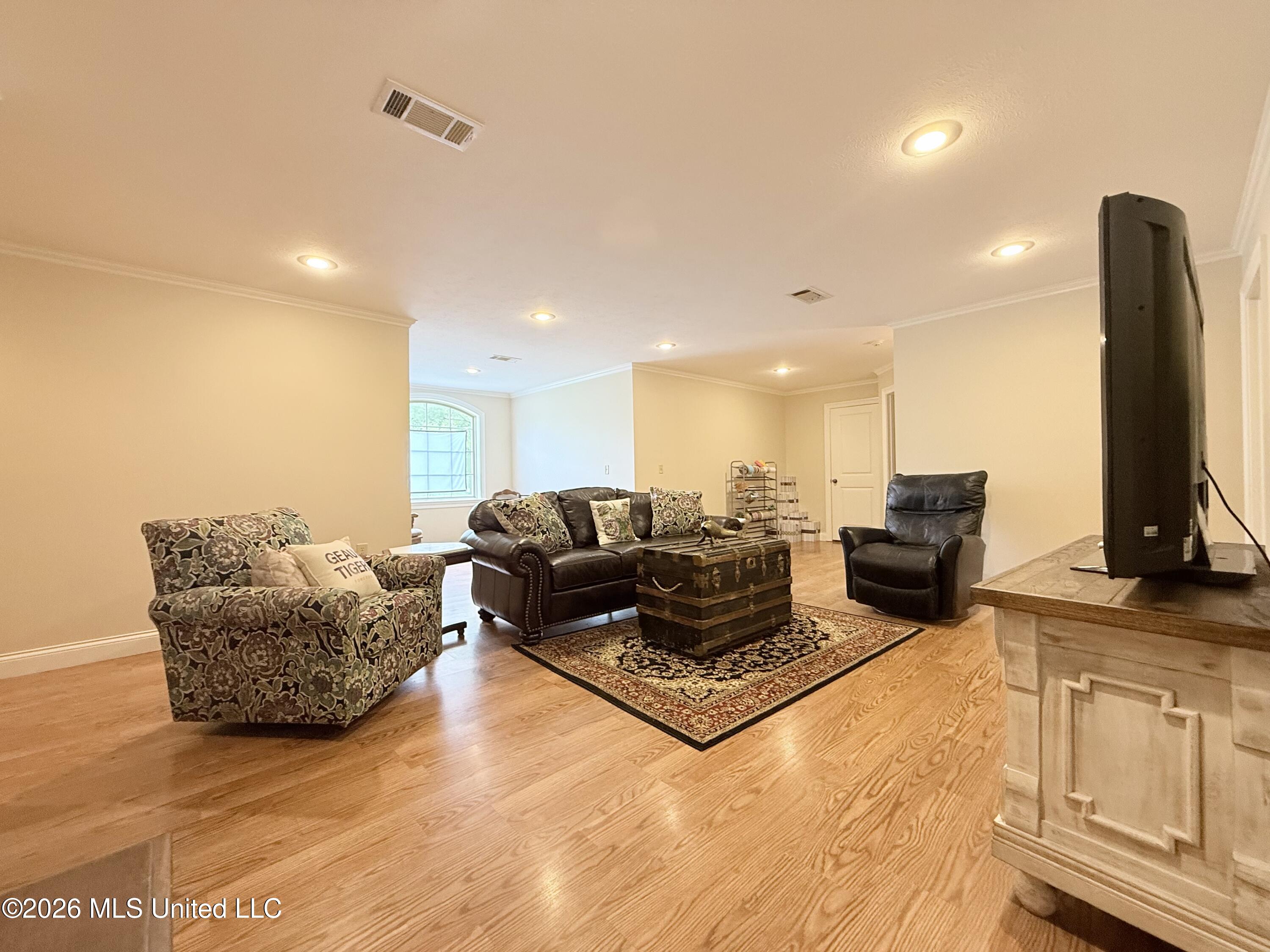 895 Montgomery Road Property Photo 16