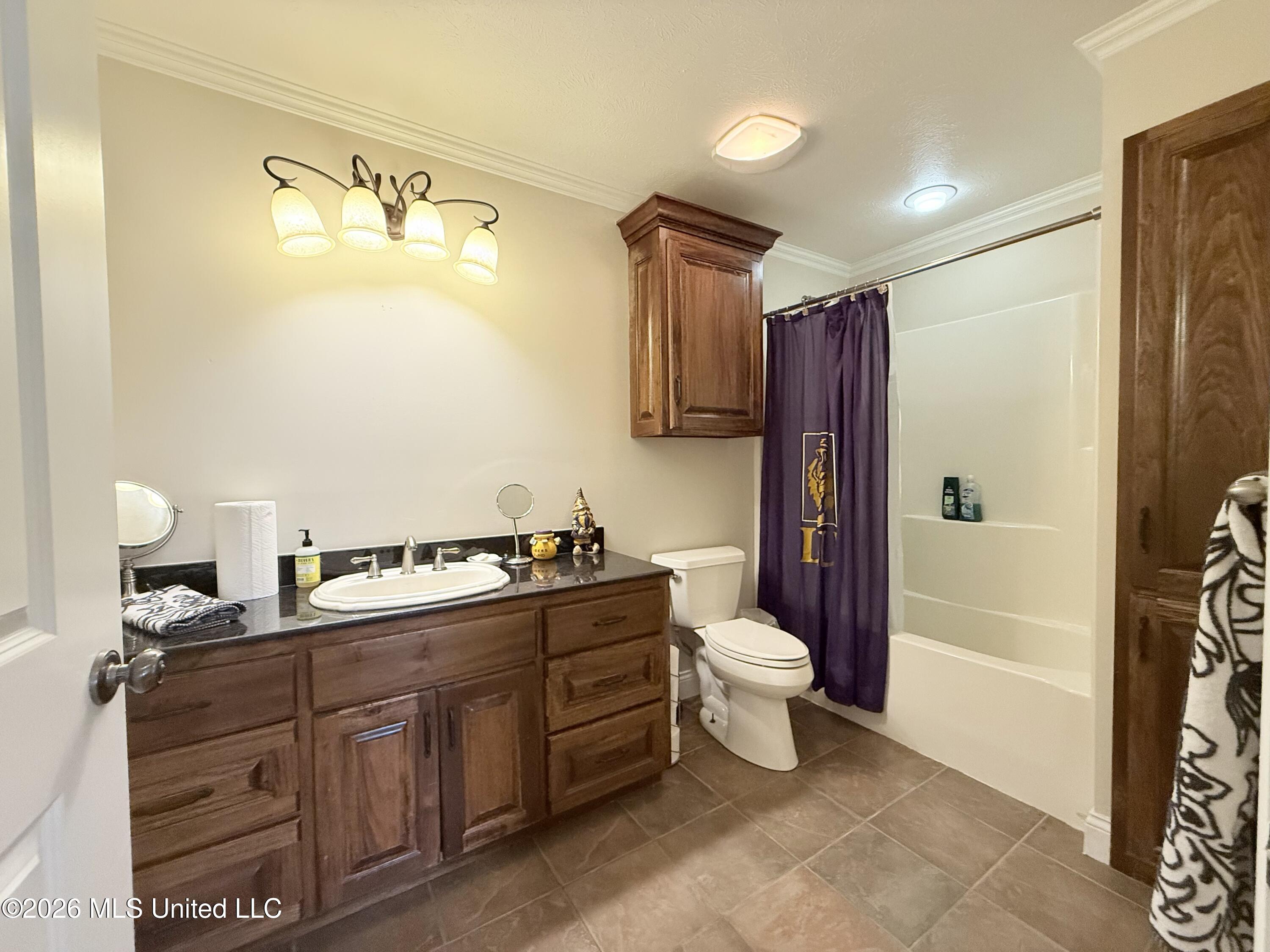 895 Montgomery Road Property Photo 17