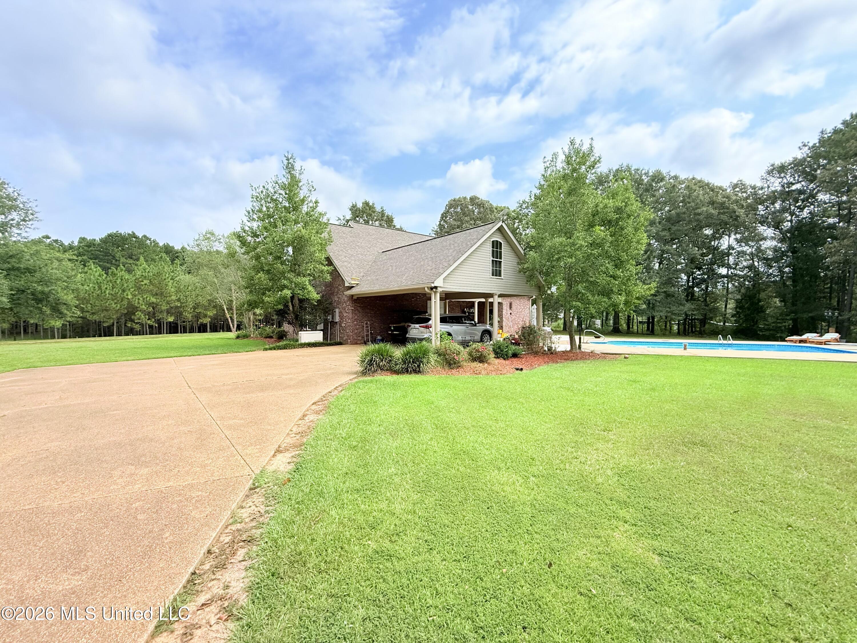 895 Montgomery Road Property Photo 30