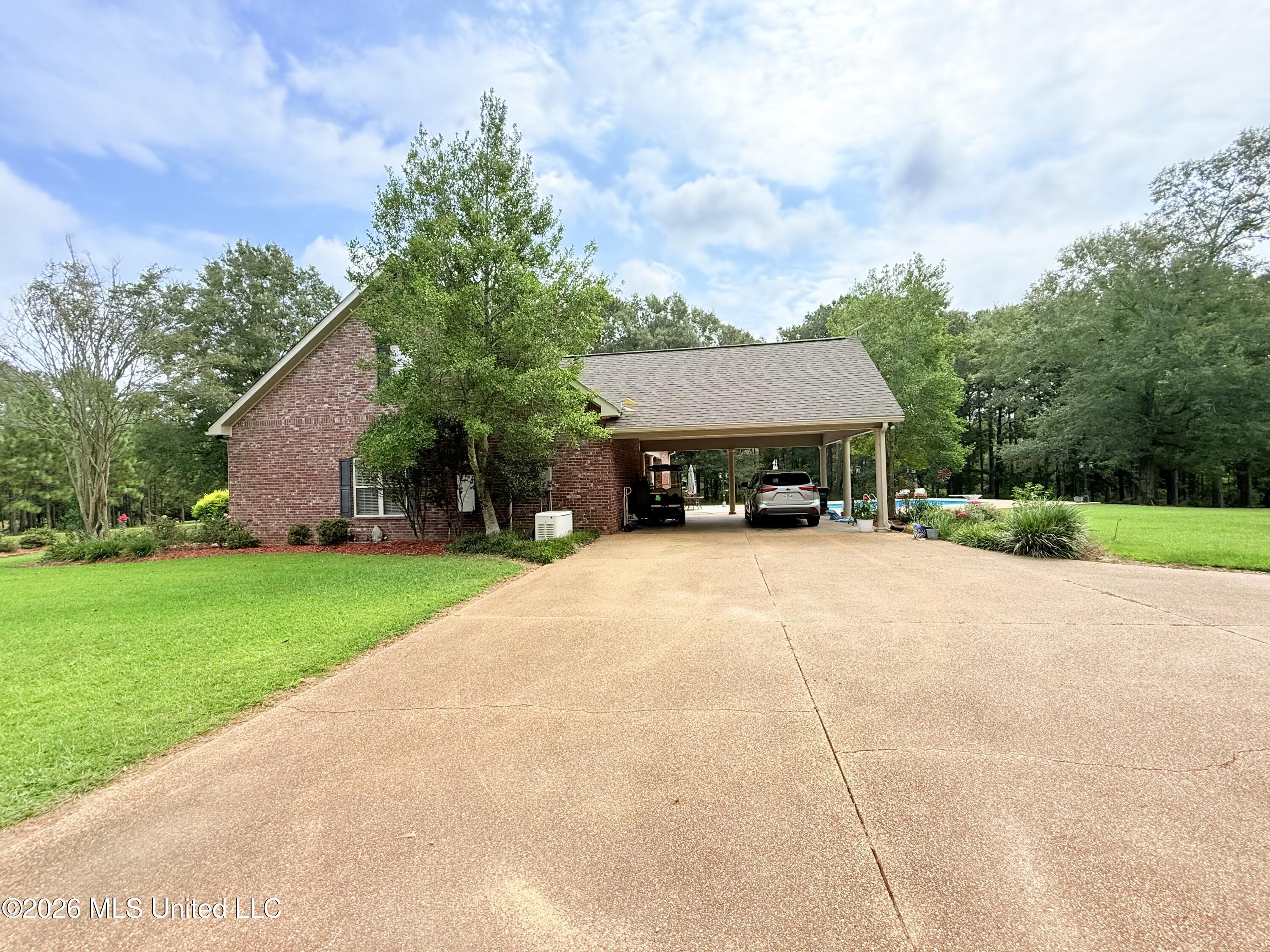 895 Montgomery Road Property Photo 31