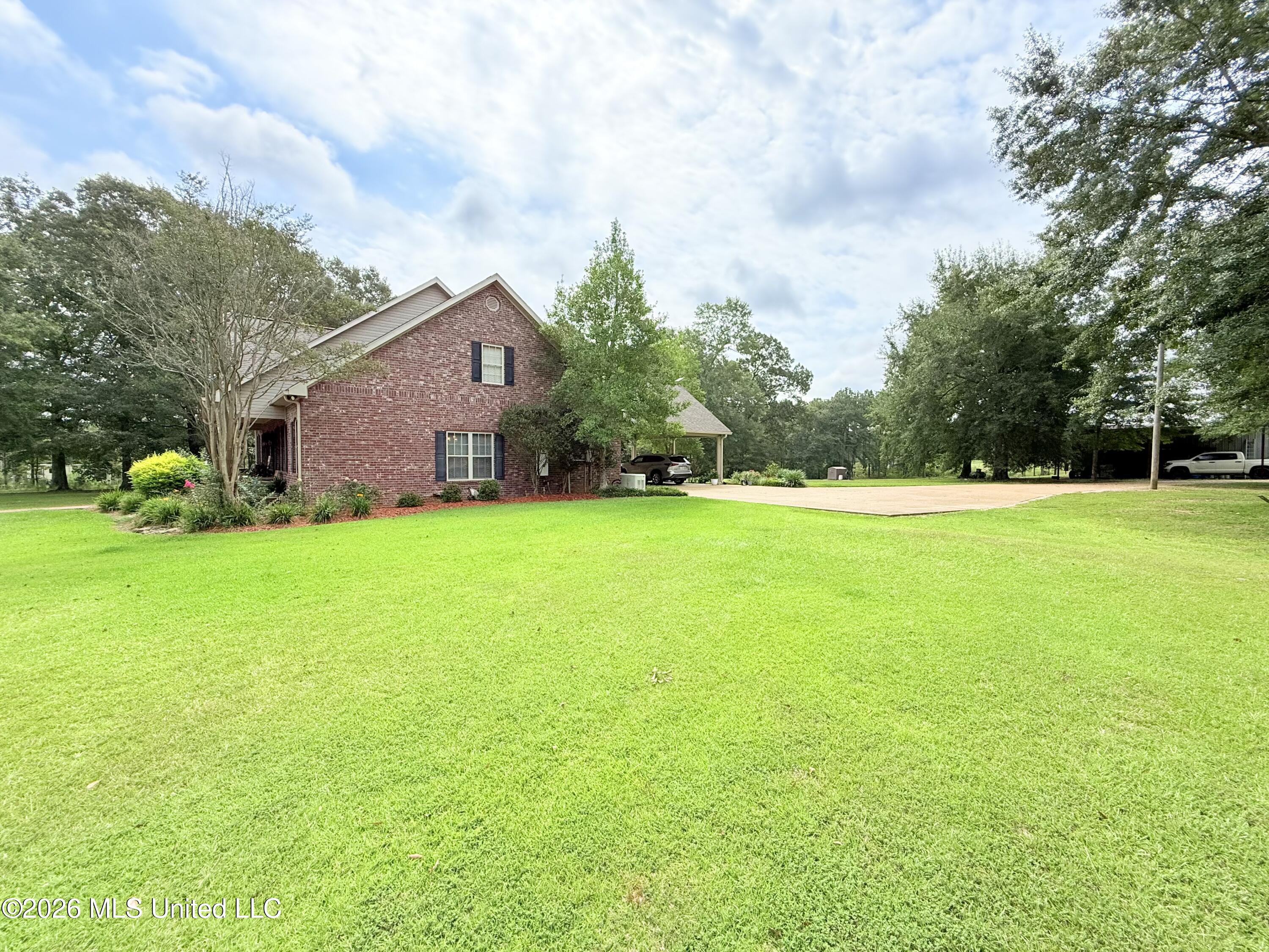 895 Montgomery Road Property Photo 32