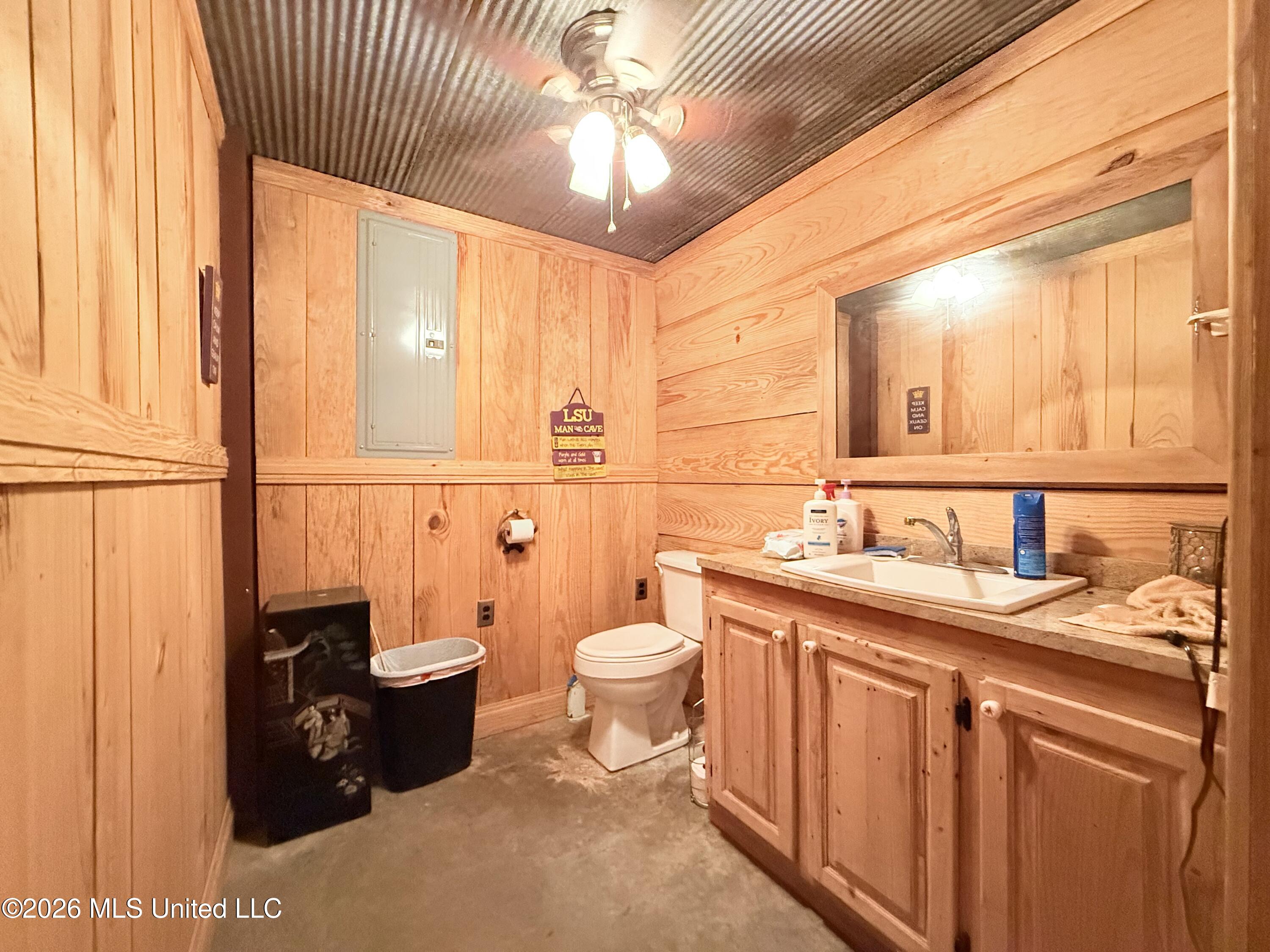 895 Montgomery Road Property Photo 44