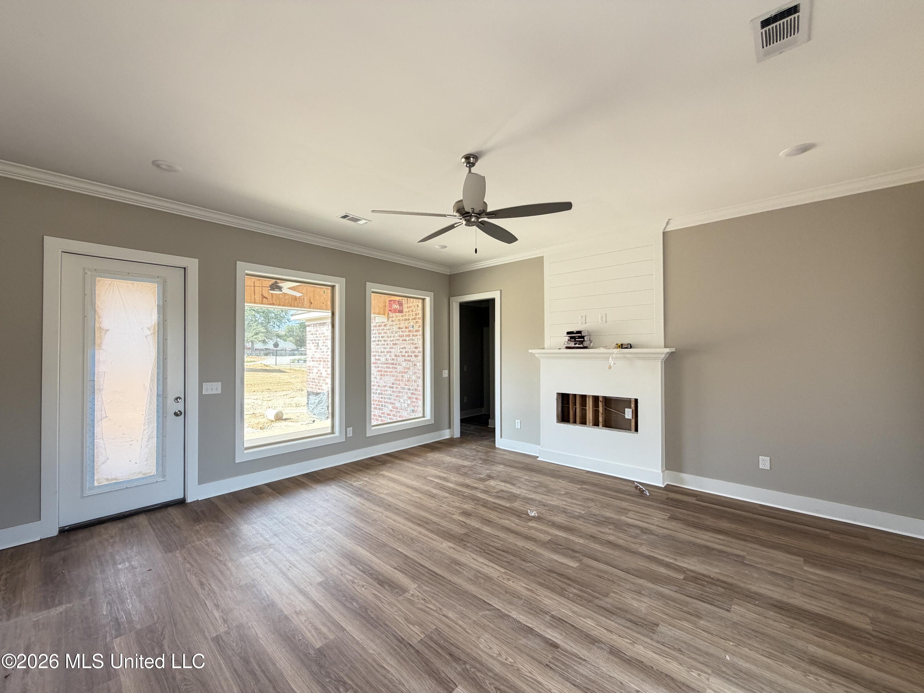345 Brookfield Circle Property Photo 4