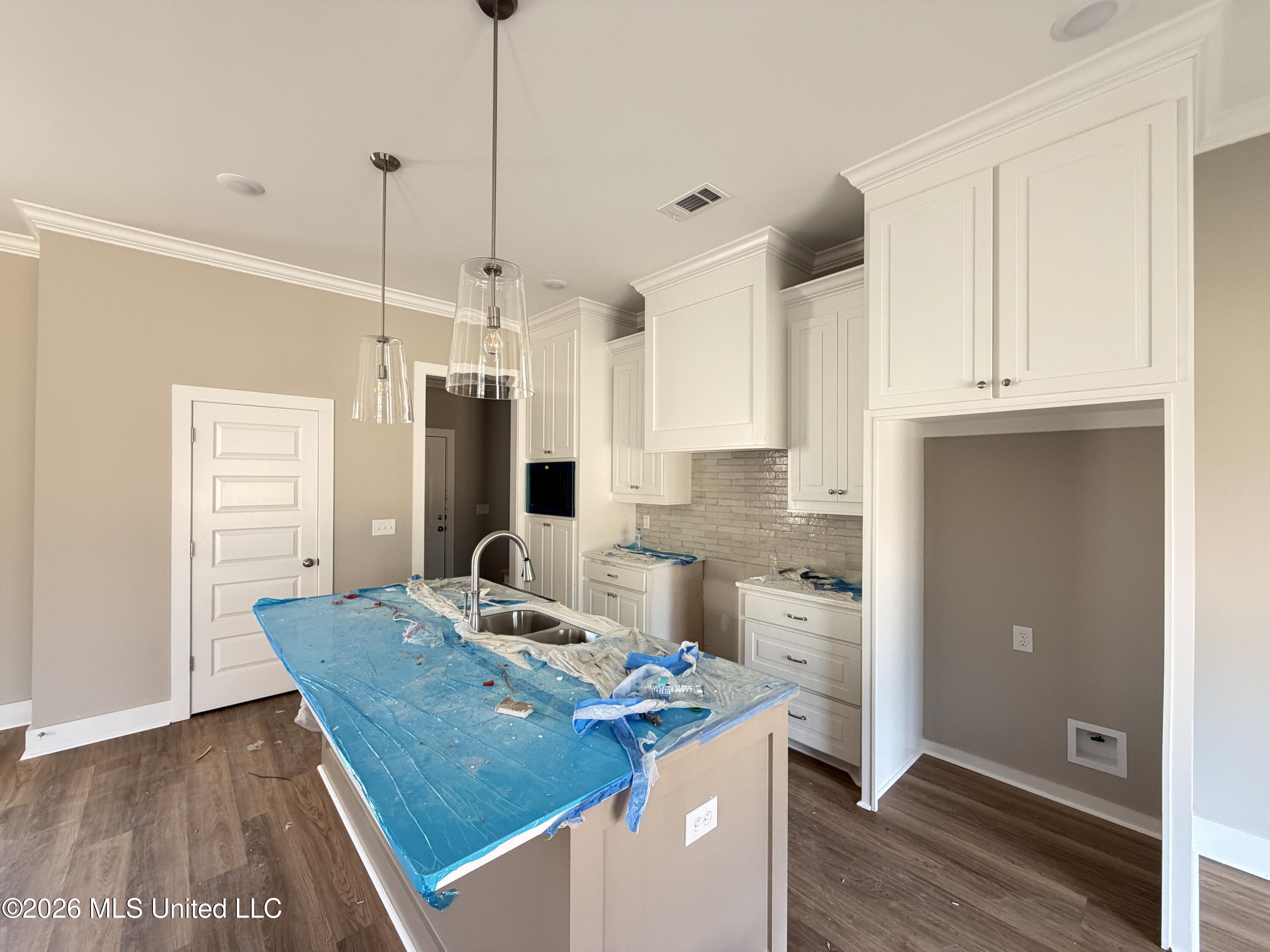 345 Brookfield Circle Property Photo 6