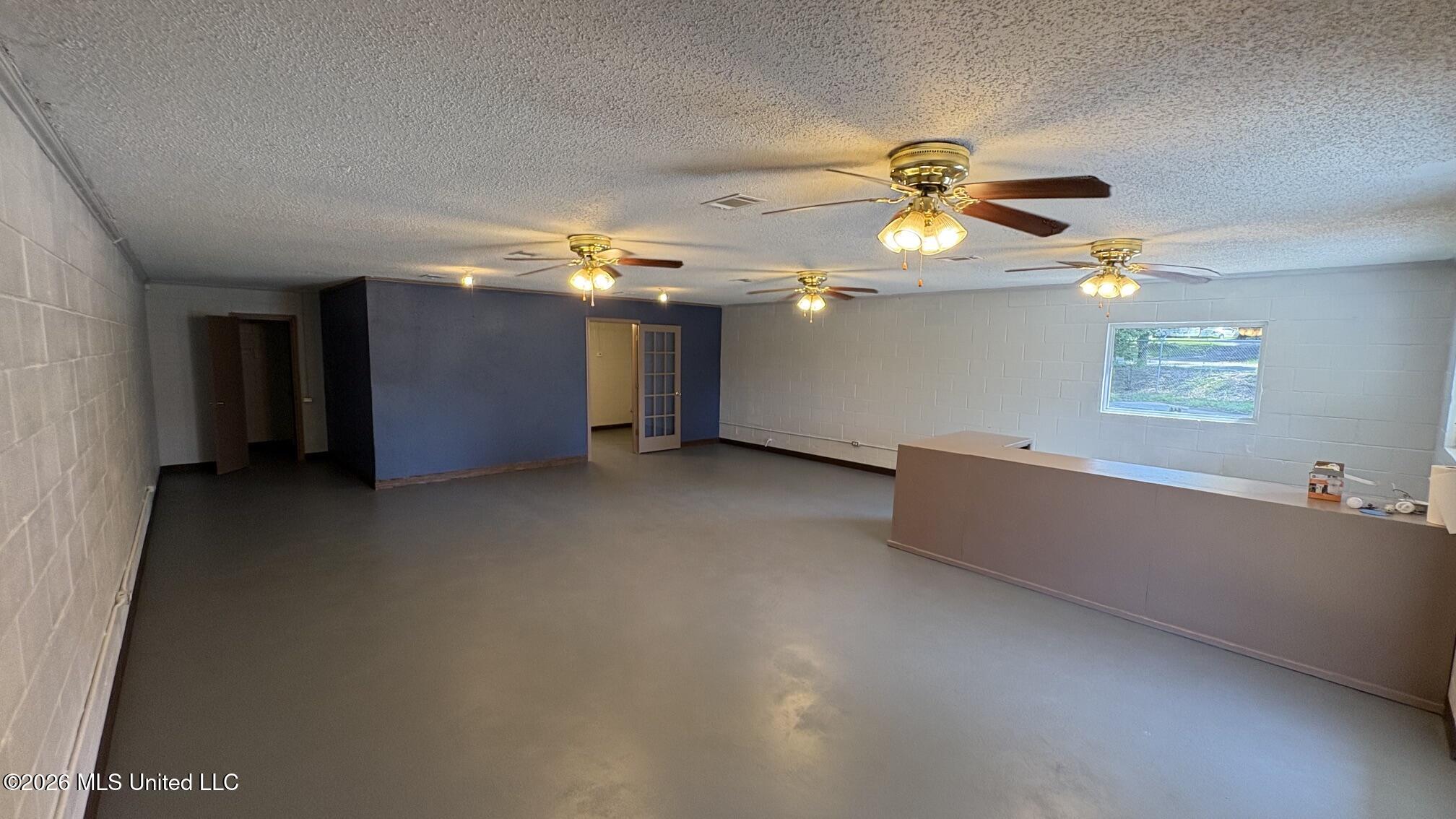 525 E Central Avenue Property Photo 16