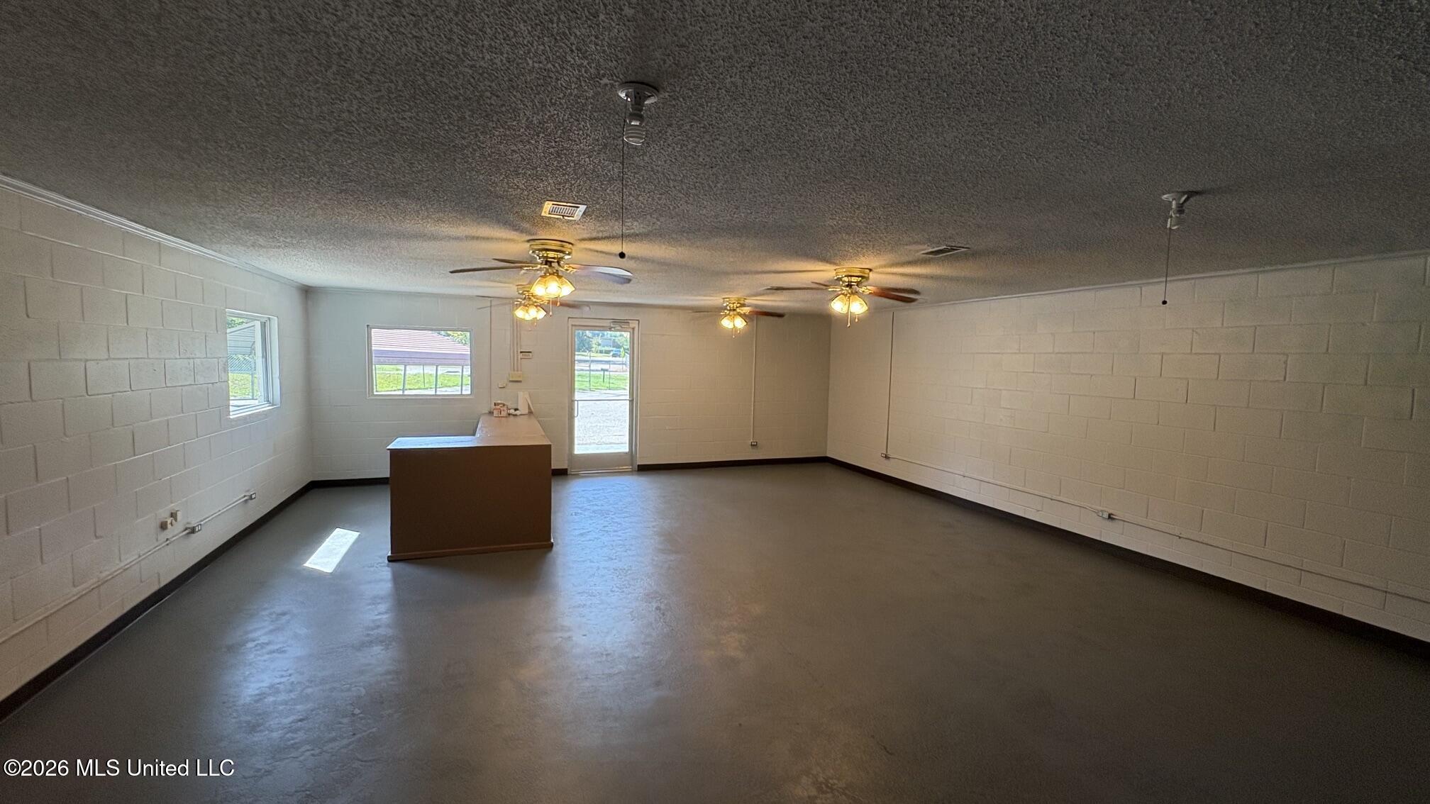 525 E Central Avenue Property Photo 17