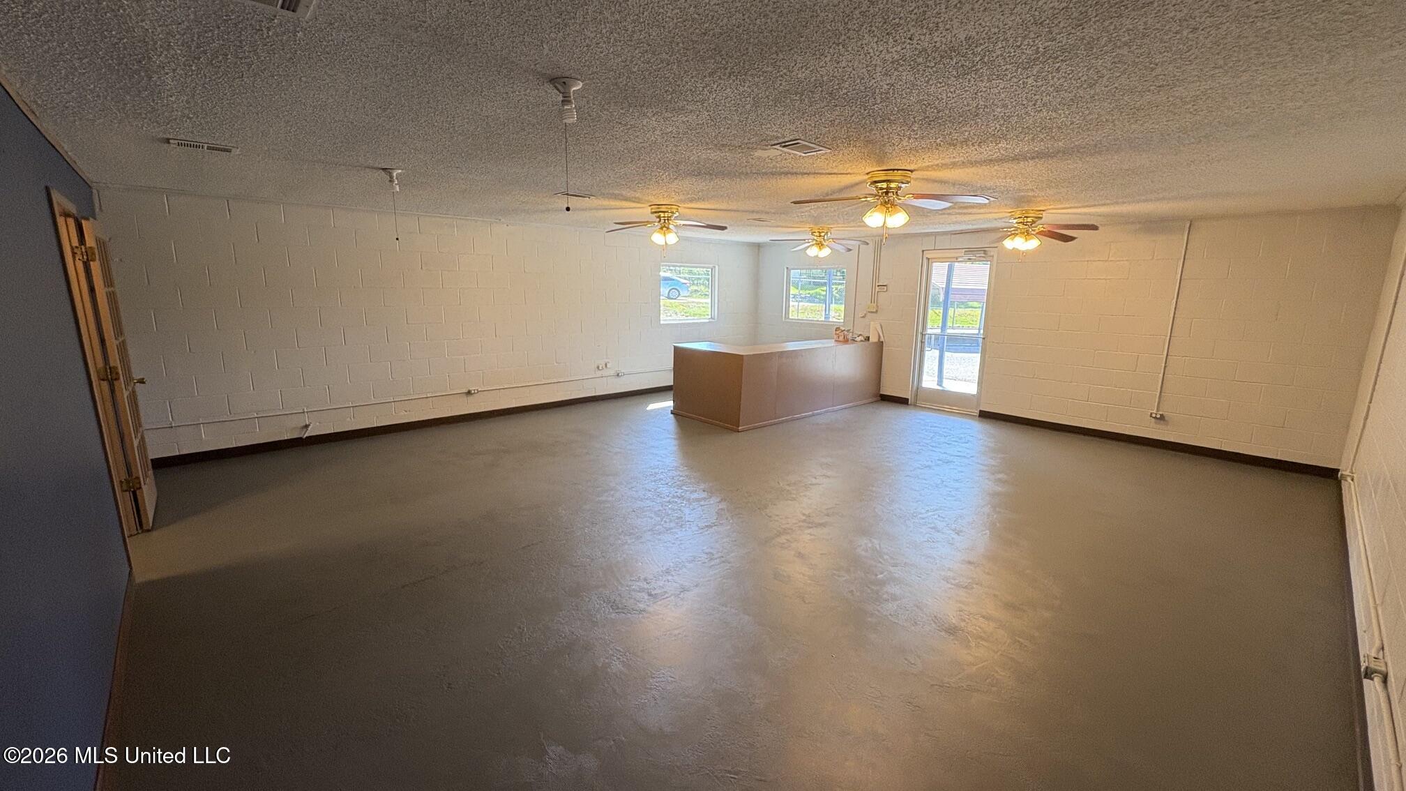 525 E Central Avenue Property Photo 23