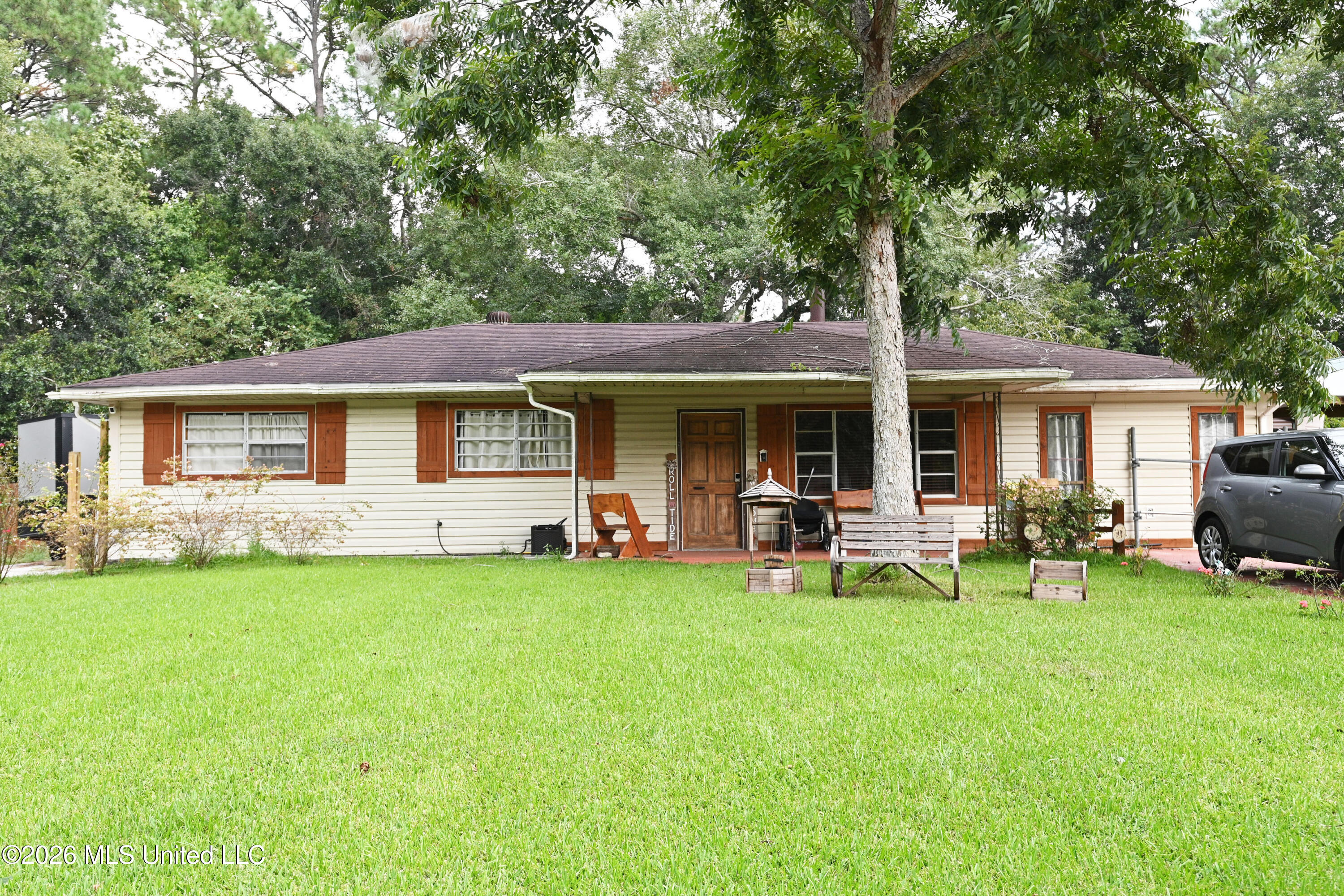 9816 Briarcliff Drive Property Photo 1