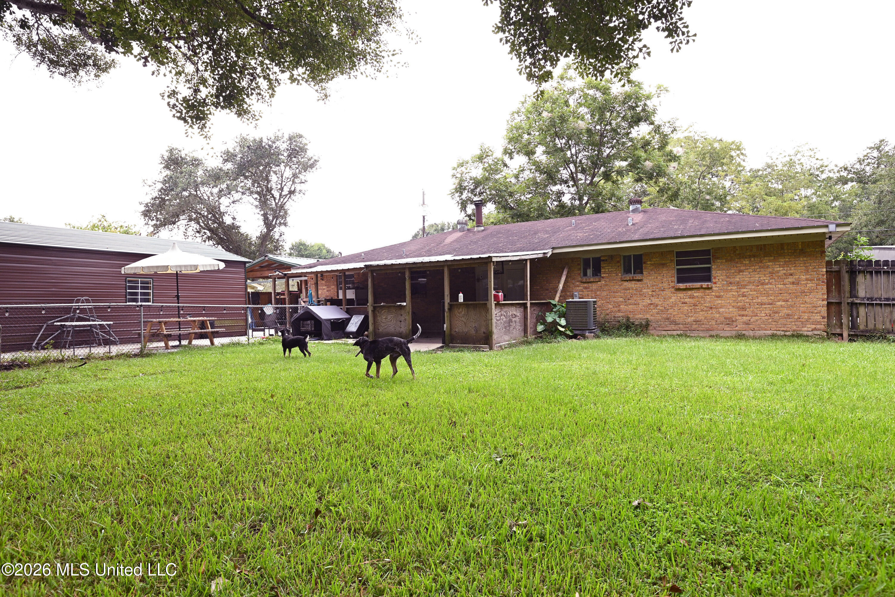 9816 Briarcliff Drive Property Photo 2