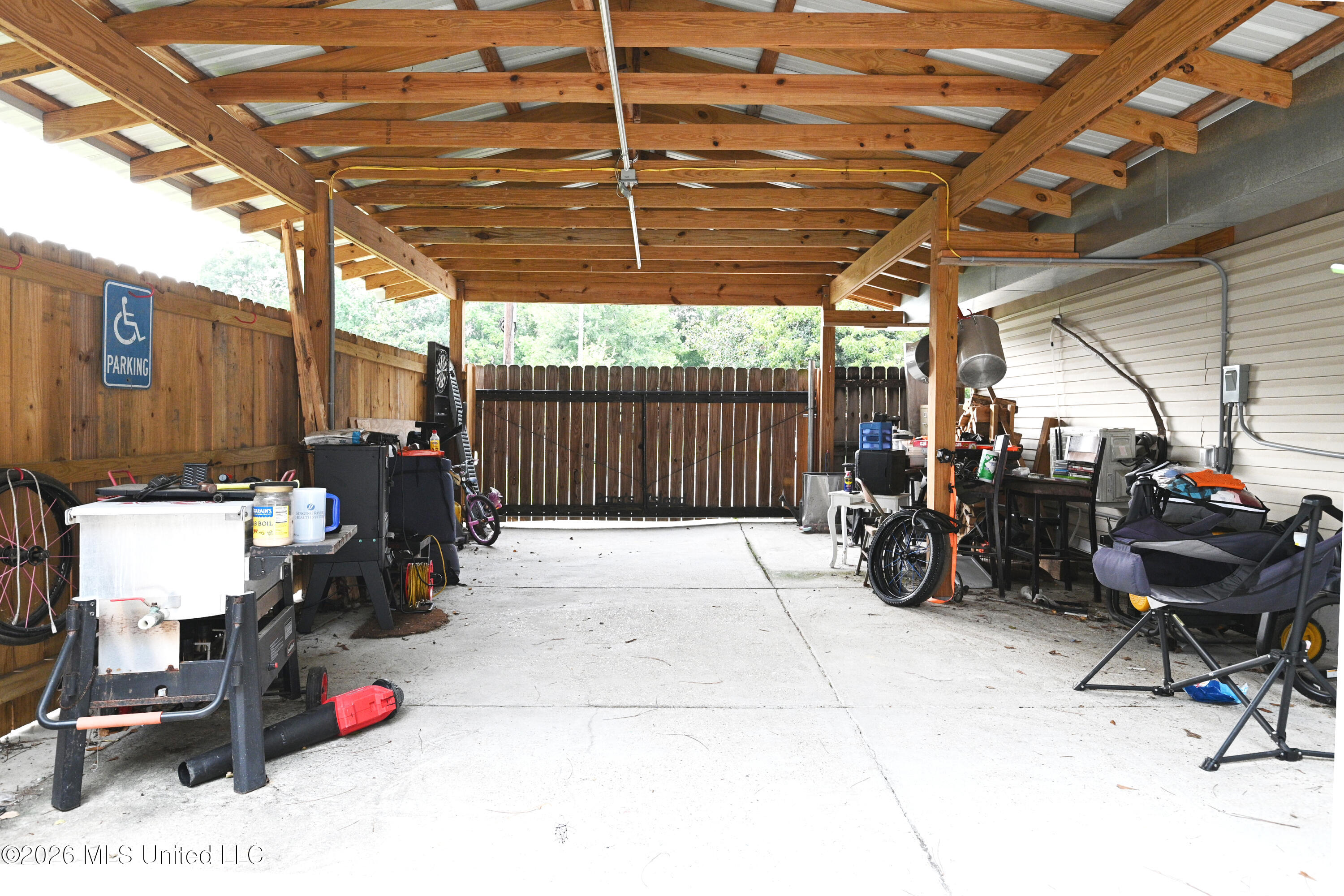 9816 Briarcliff Drive Property Photo 3