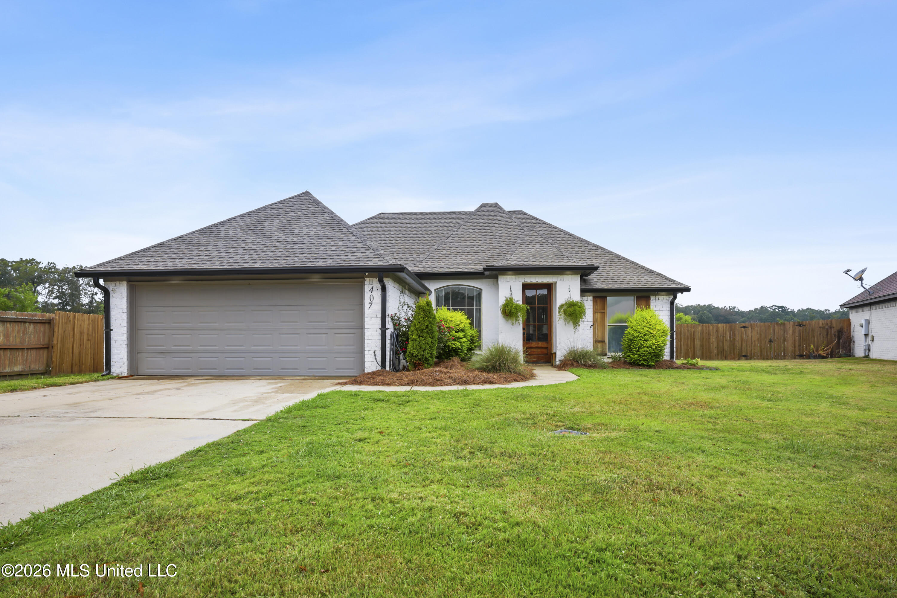 407 Oak Park Cove Property Photo 1