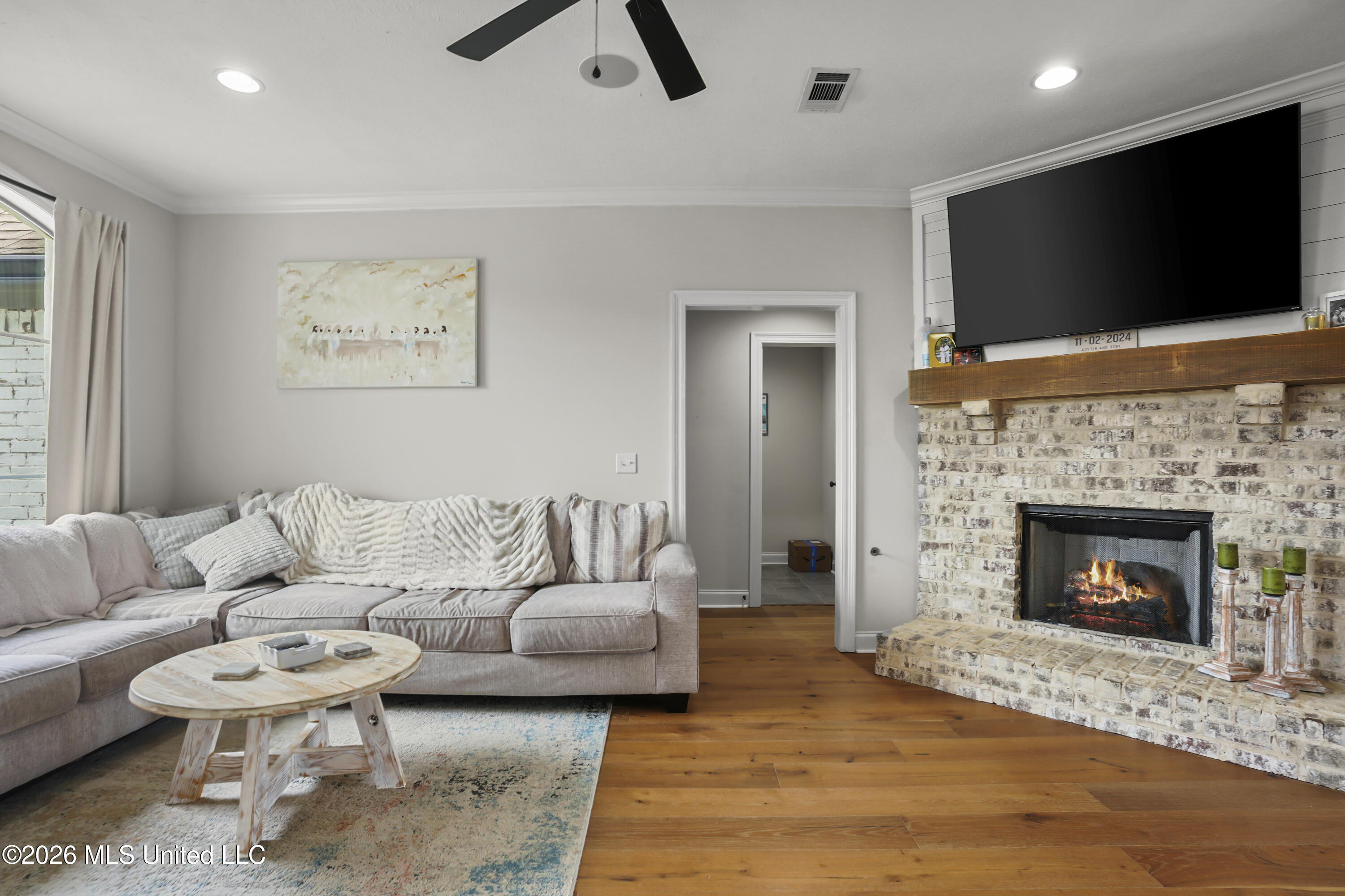 407 Oak Park Cove Property Photo 3