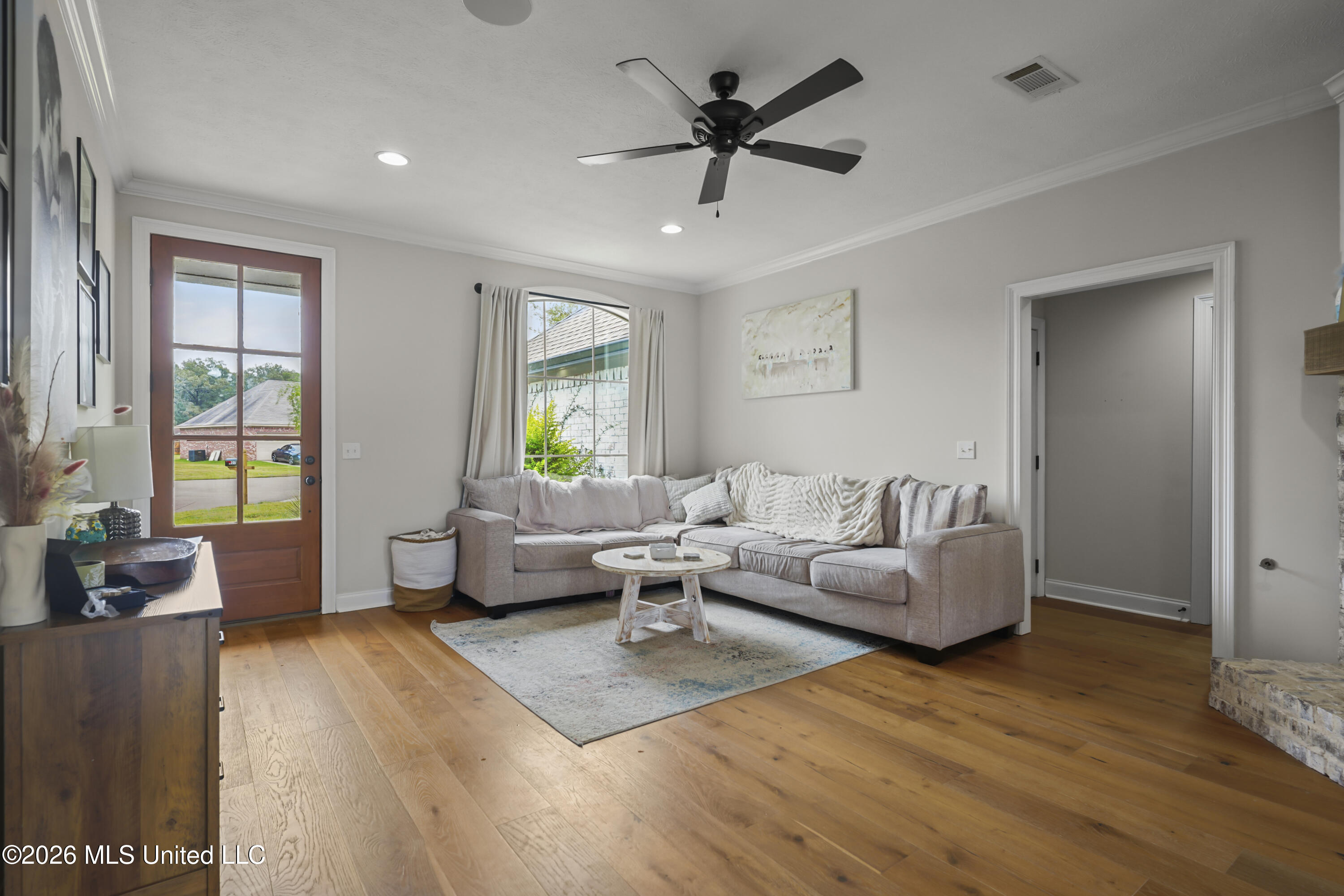 407 Oak Park Cove Property Photo 4