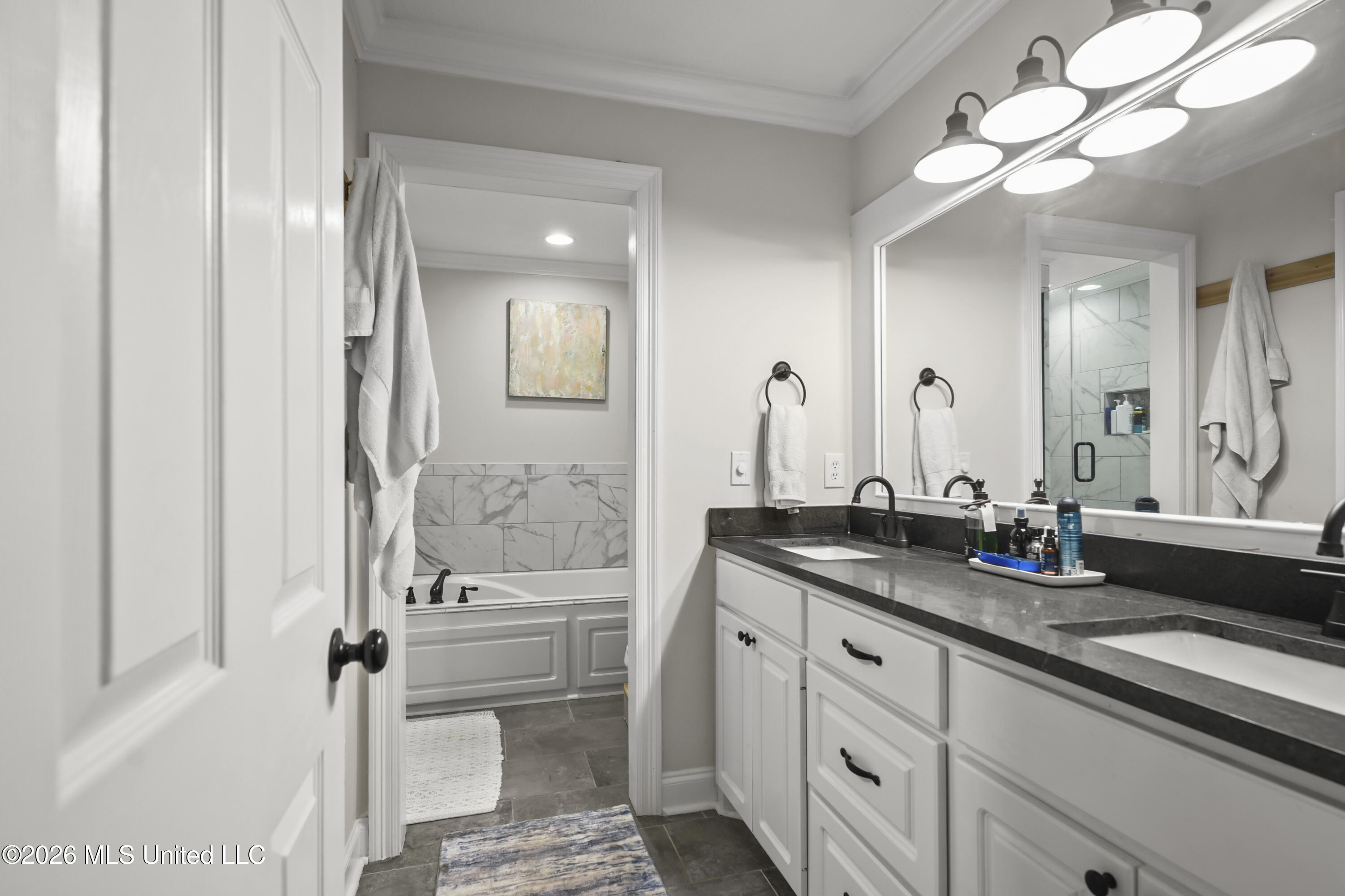 407 Oak Park Cove Property Photo 18