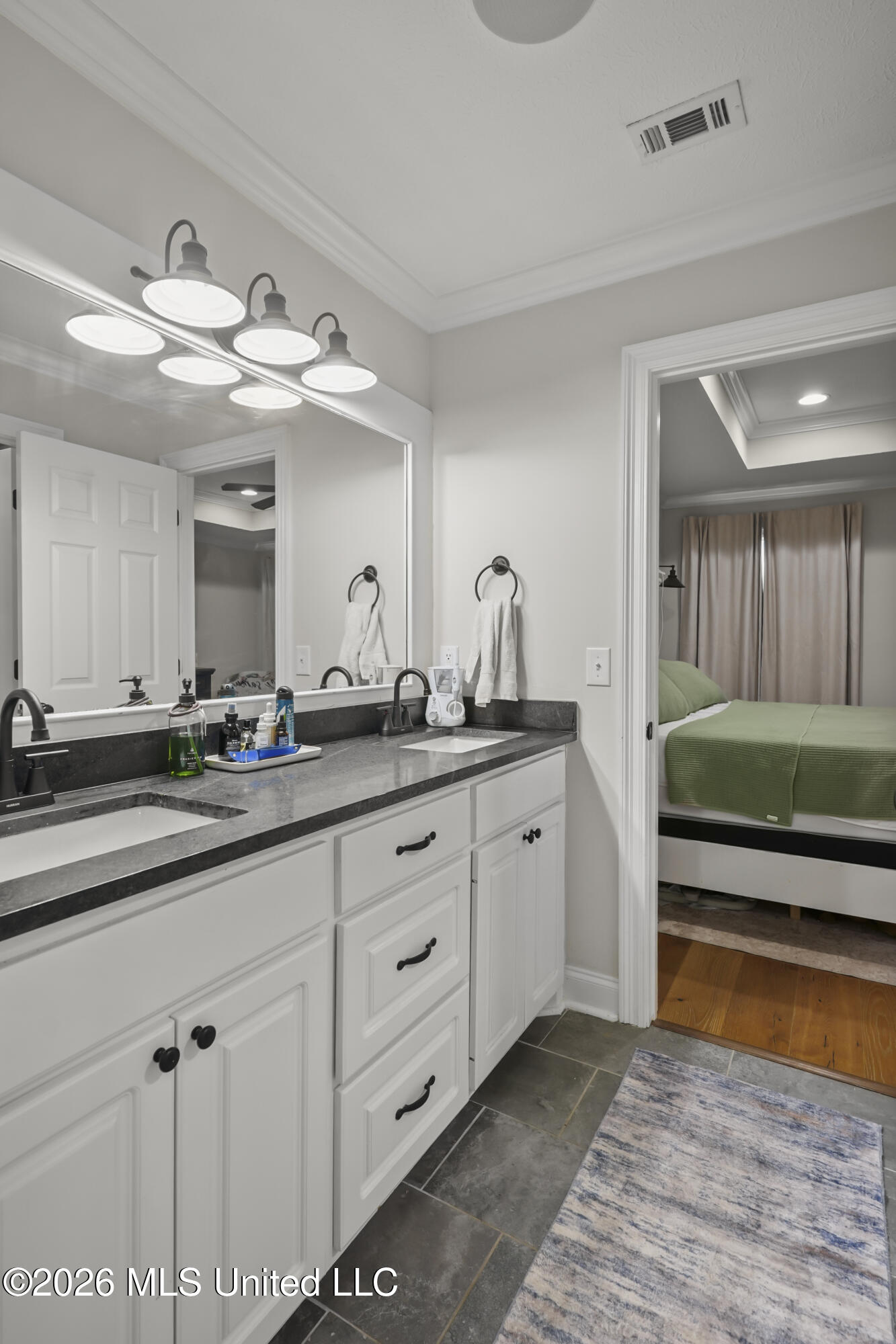 407 Oak Park Cove Property Photo 22