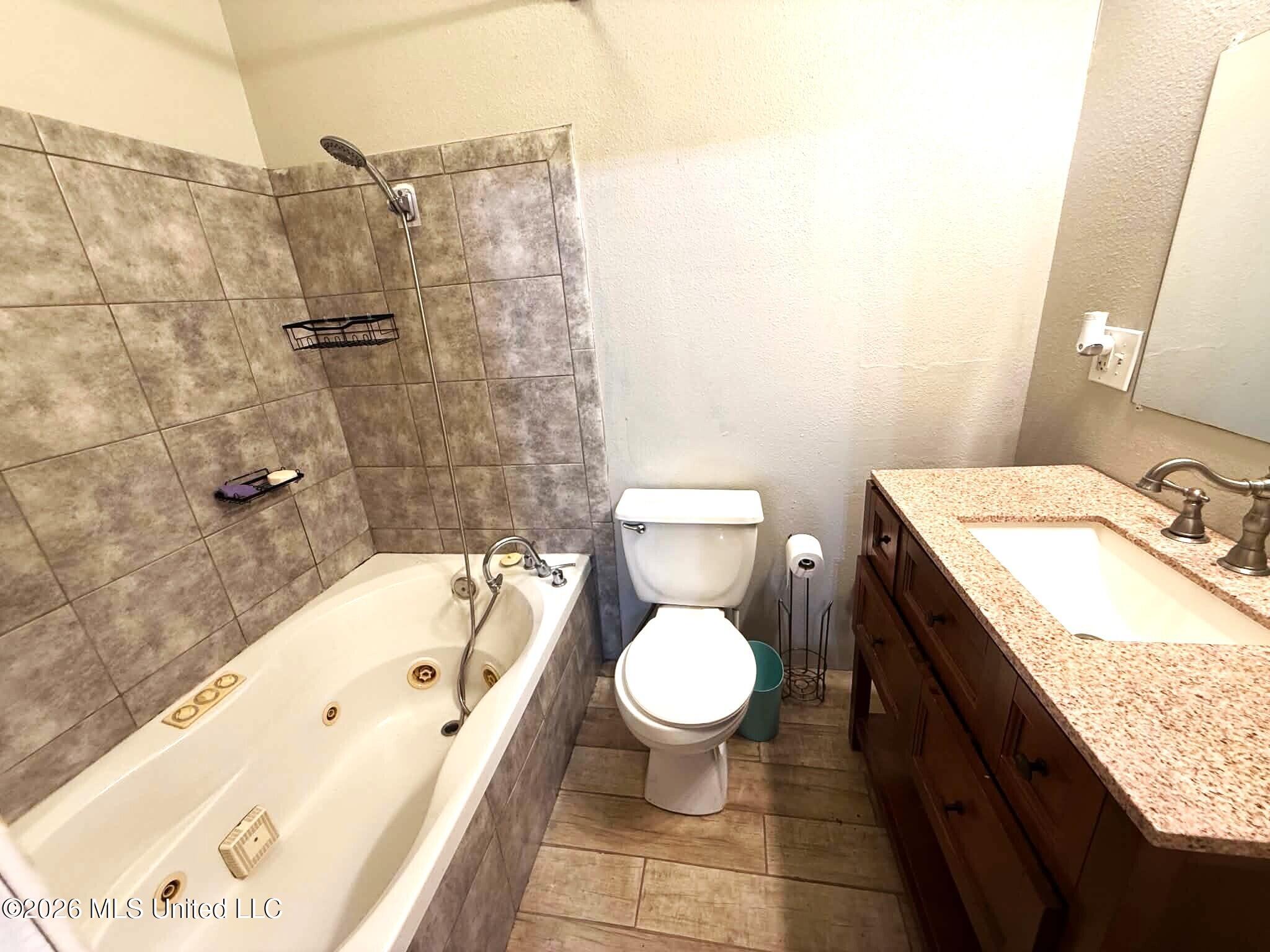 27588 E Lake Cypress Dr Property Photo 12