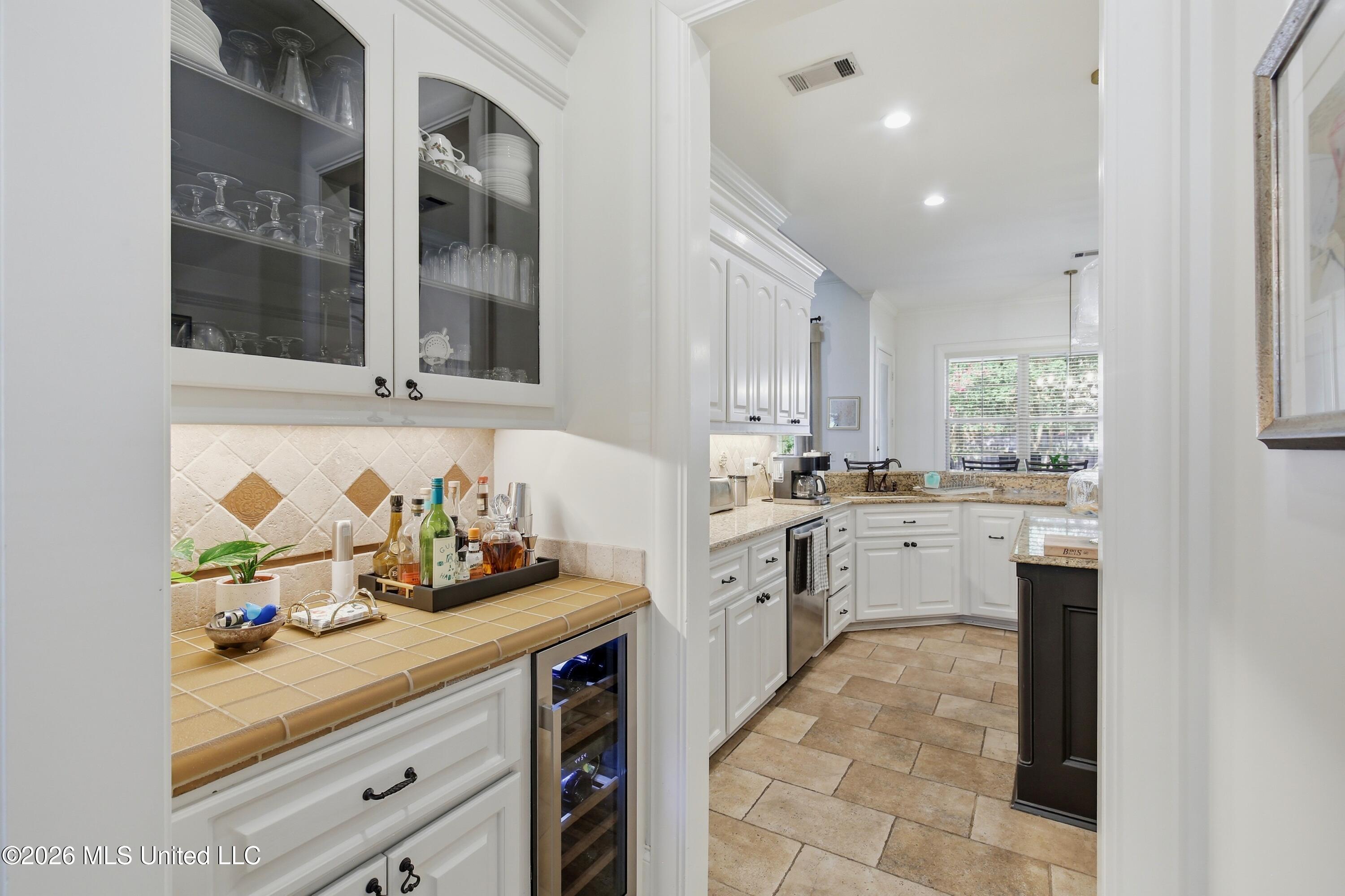 403 Laural Court Property Photo 8