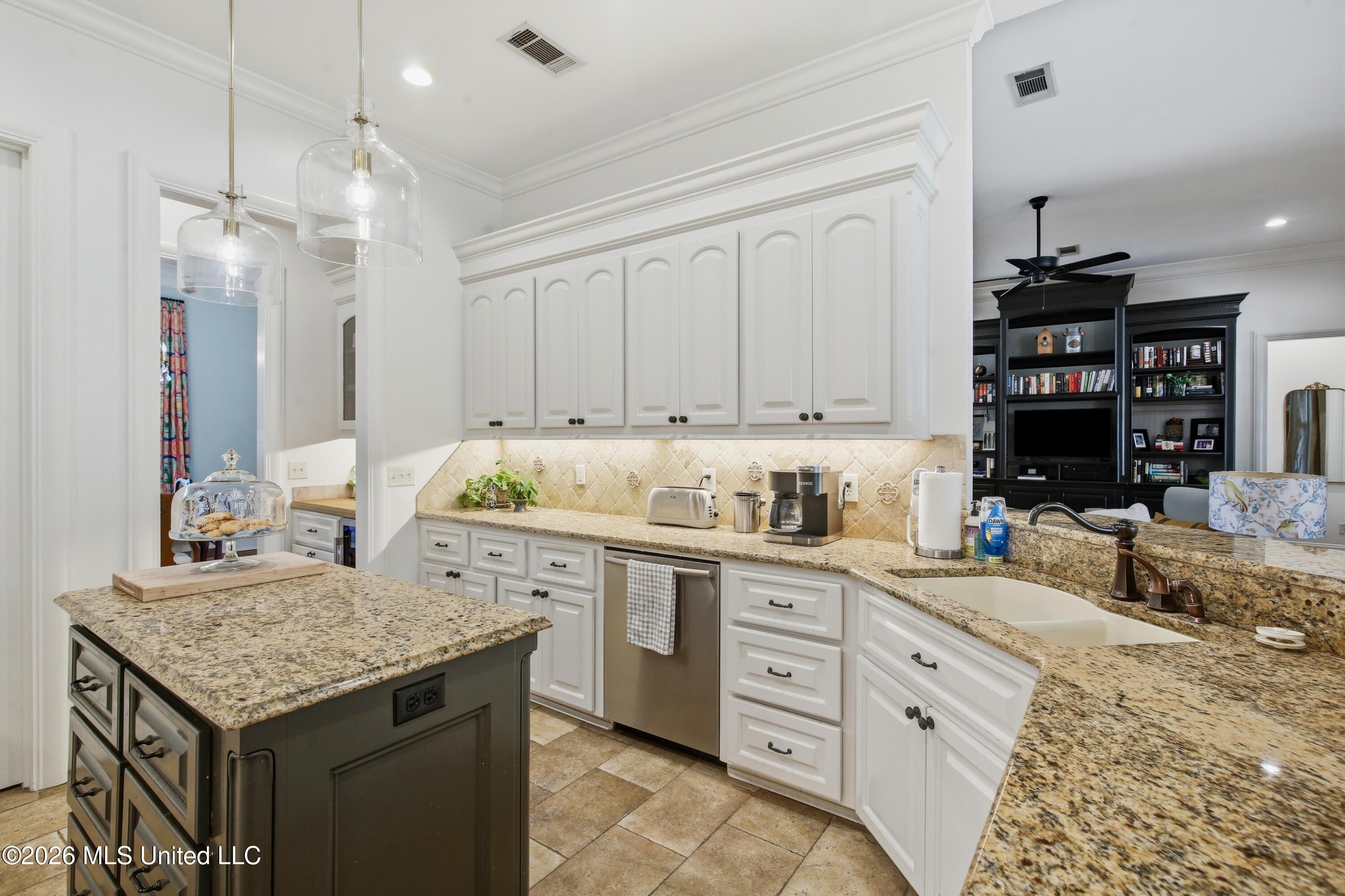 403 Laural Court Property Photo 13