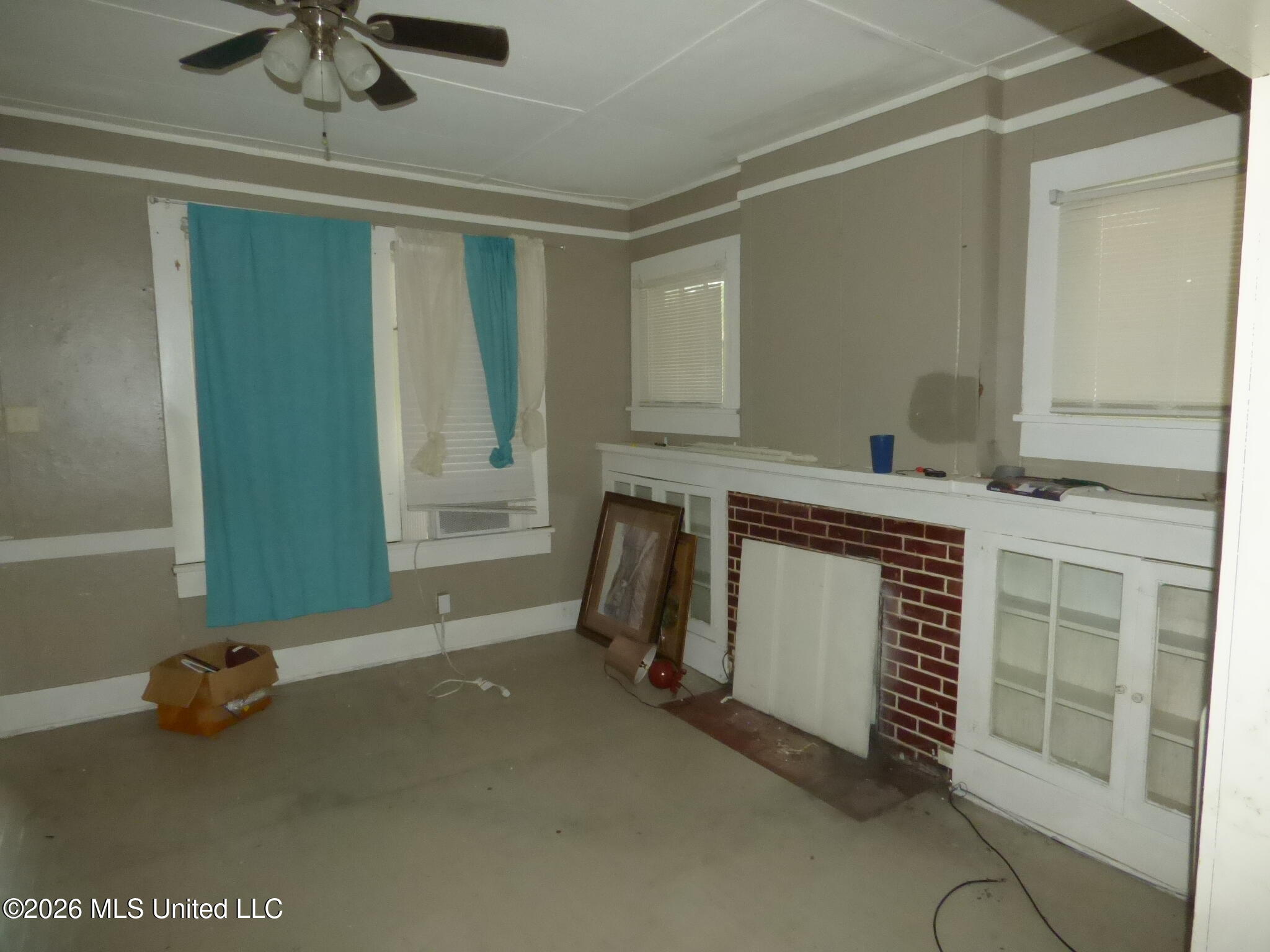 215 Thompson Street Property Photo 4