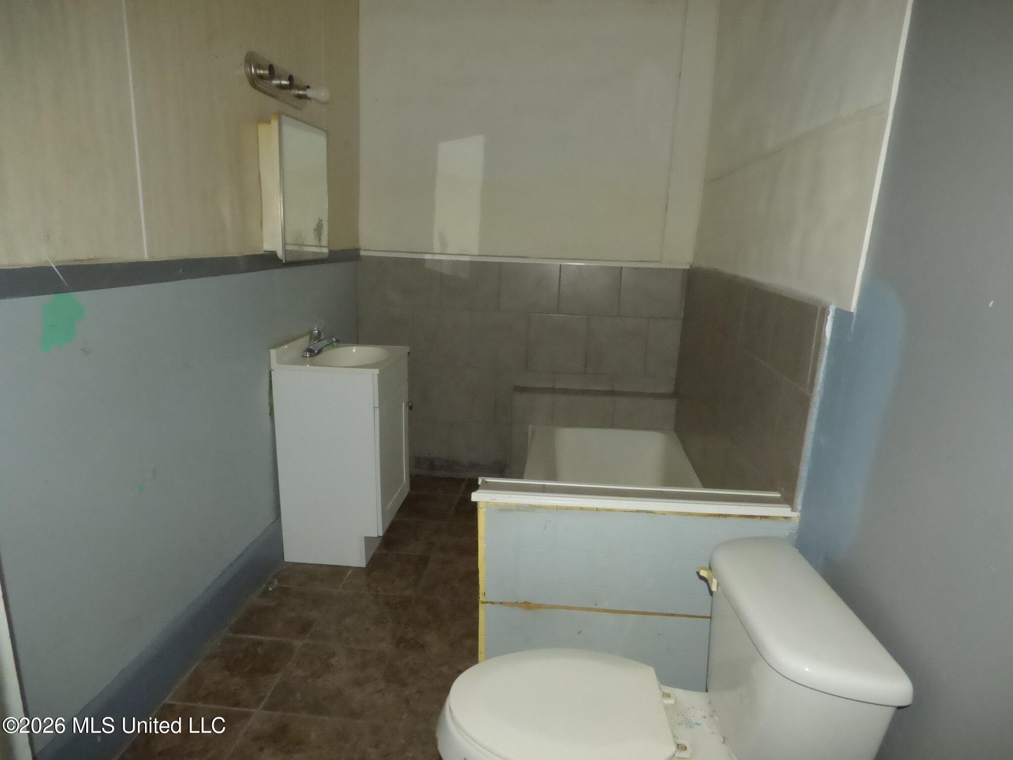 215 Thompson Street Property Photo 8