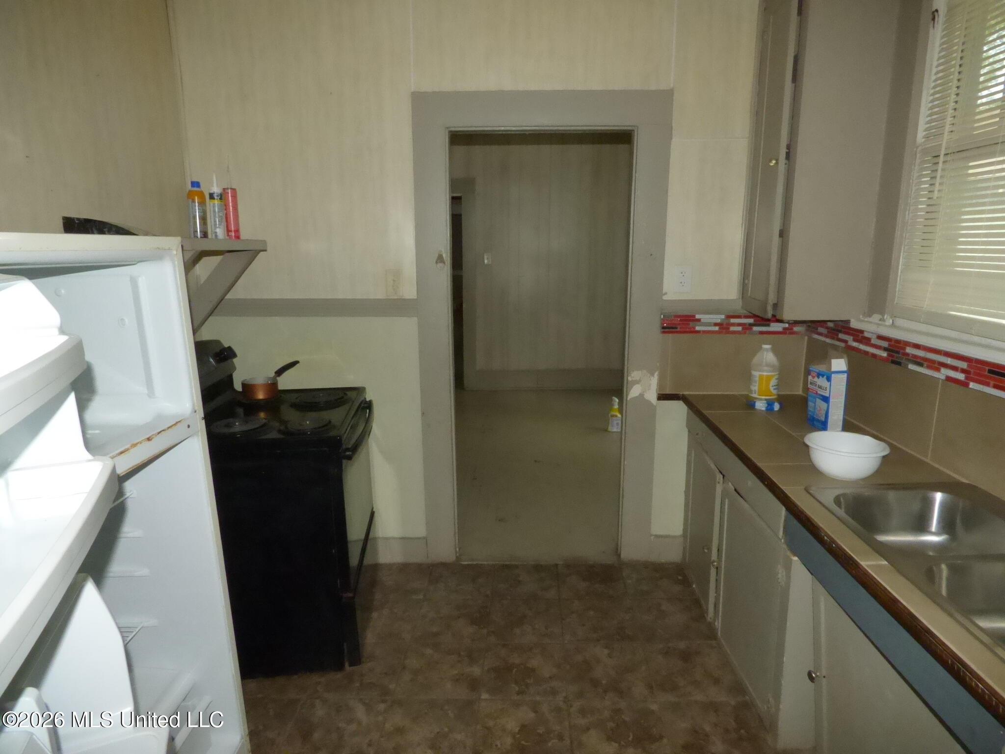 215 Thompson Street Property Photo 9