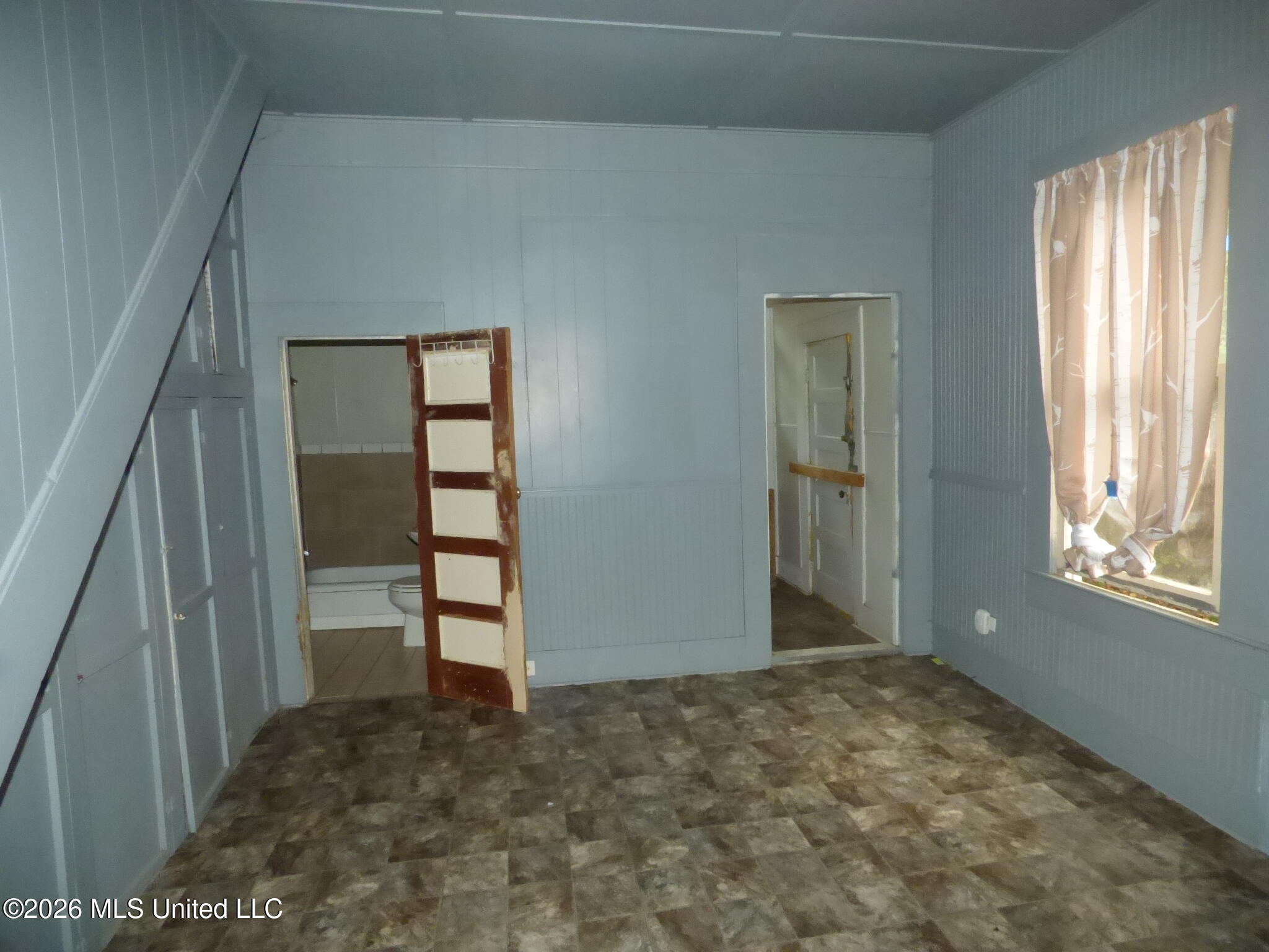 215 Thompson Street Property Photo 10