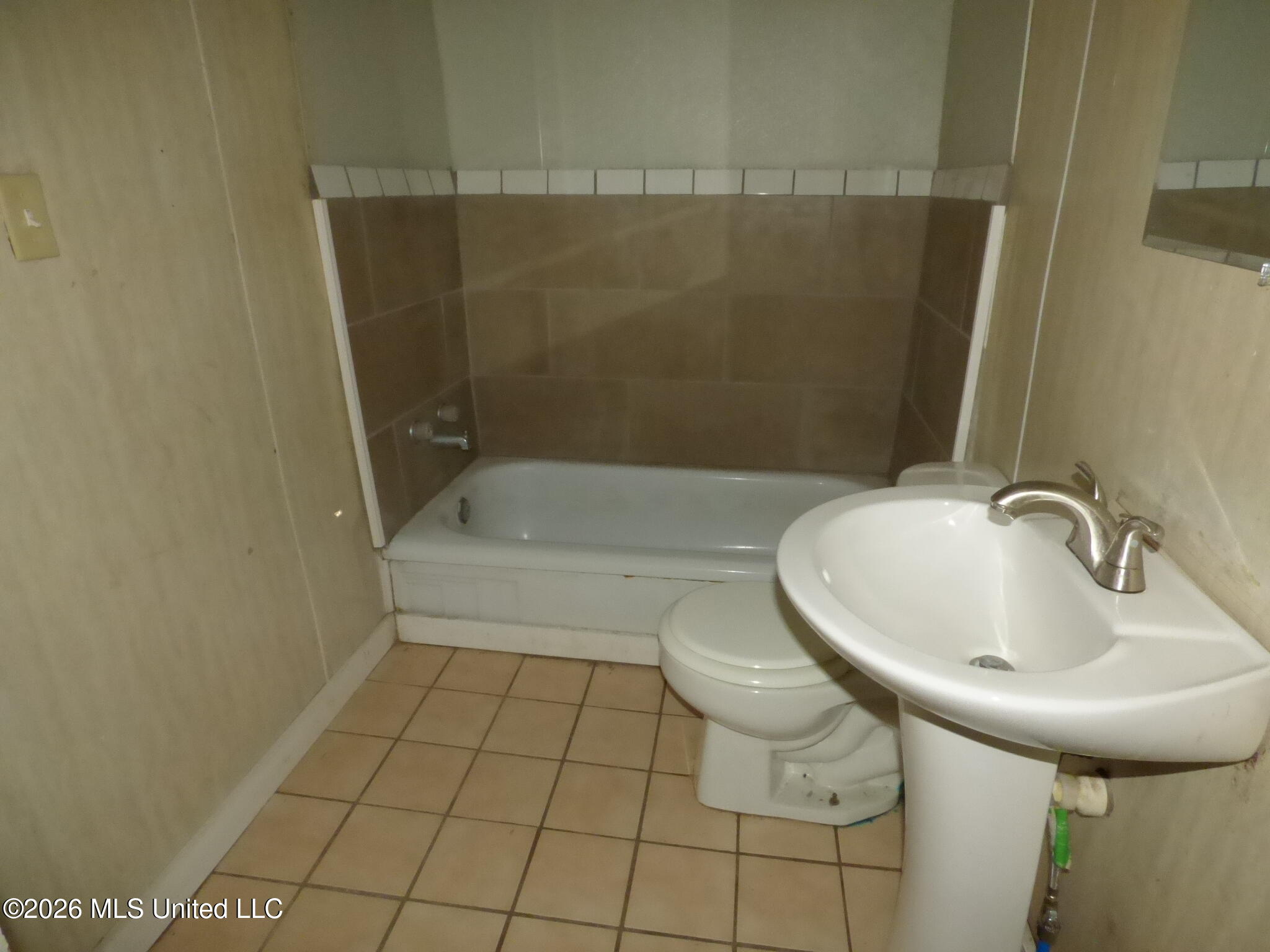 215 Thompson Street Property Photo 12