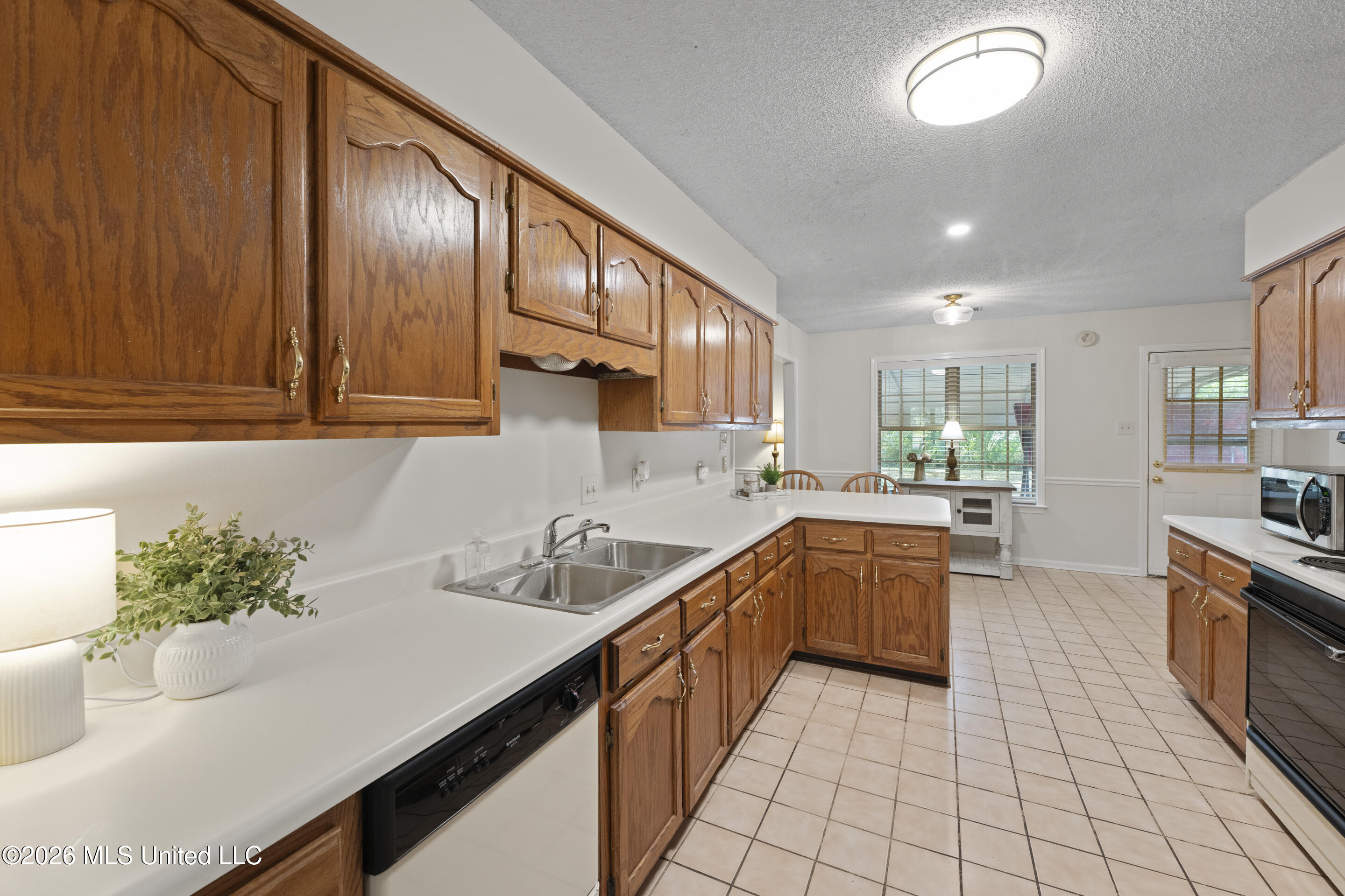 8527 Collinswood Drive Property Photo 7