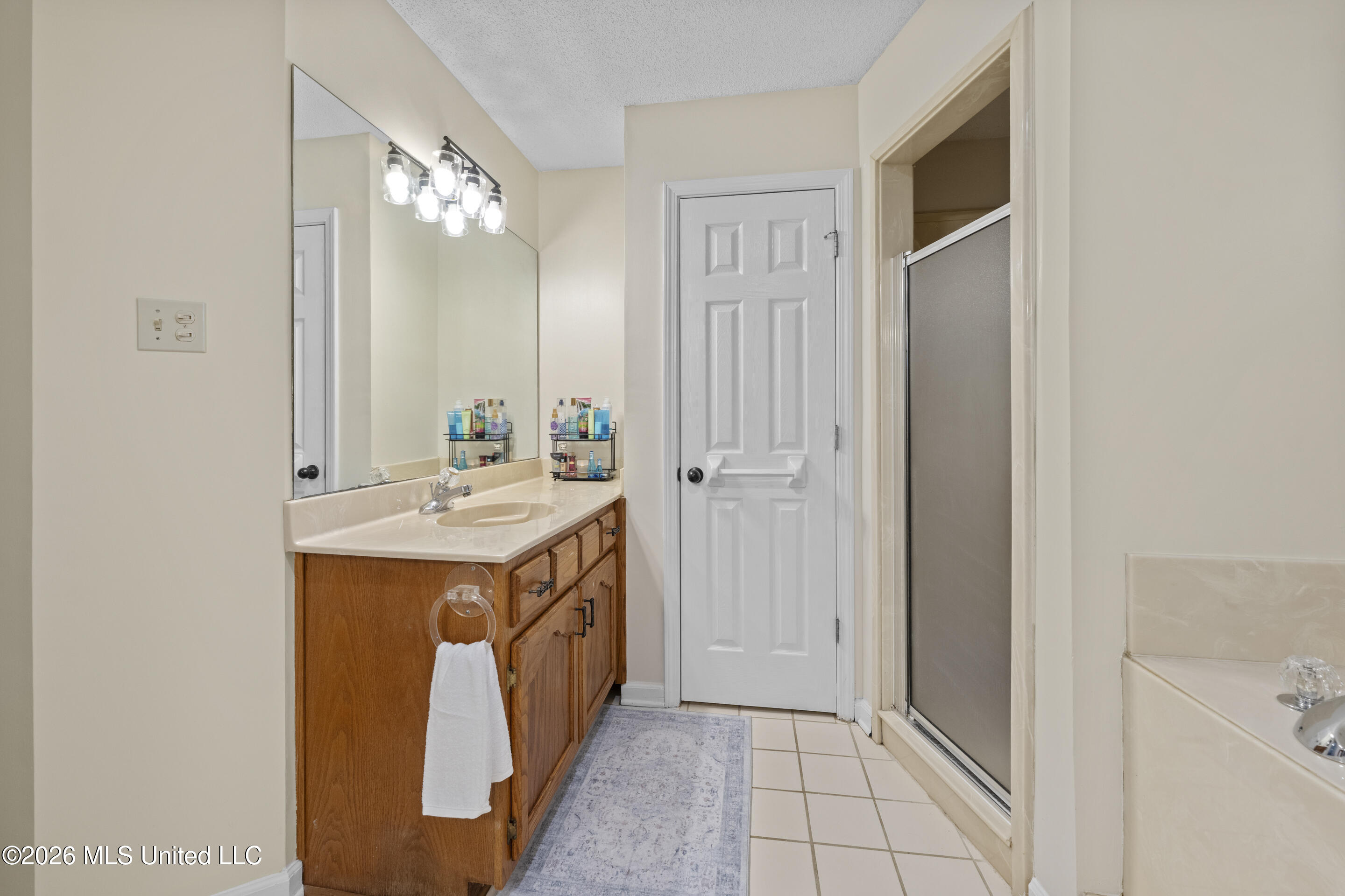 8527 Collinswood Drive Property Photo 14