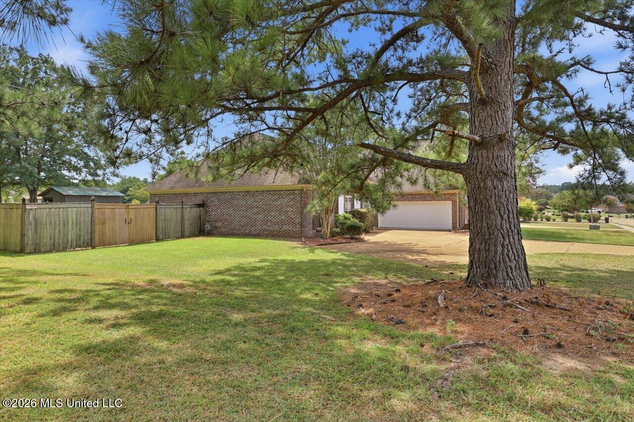 205 Asbury Lane Drive Property Photo 3