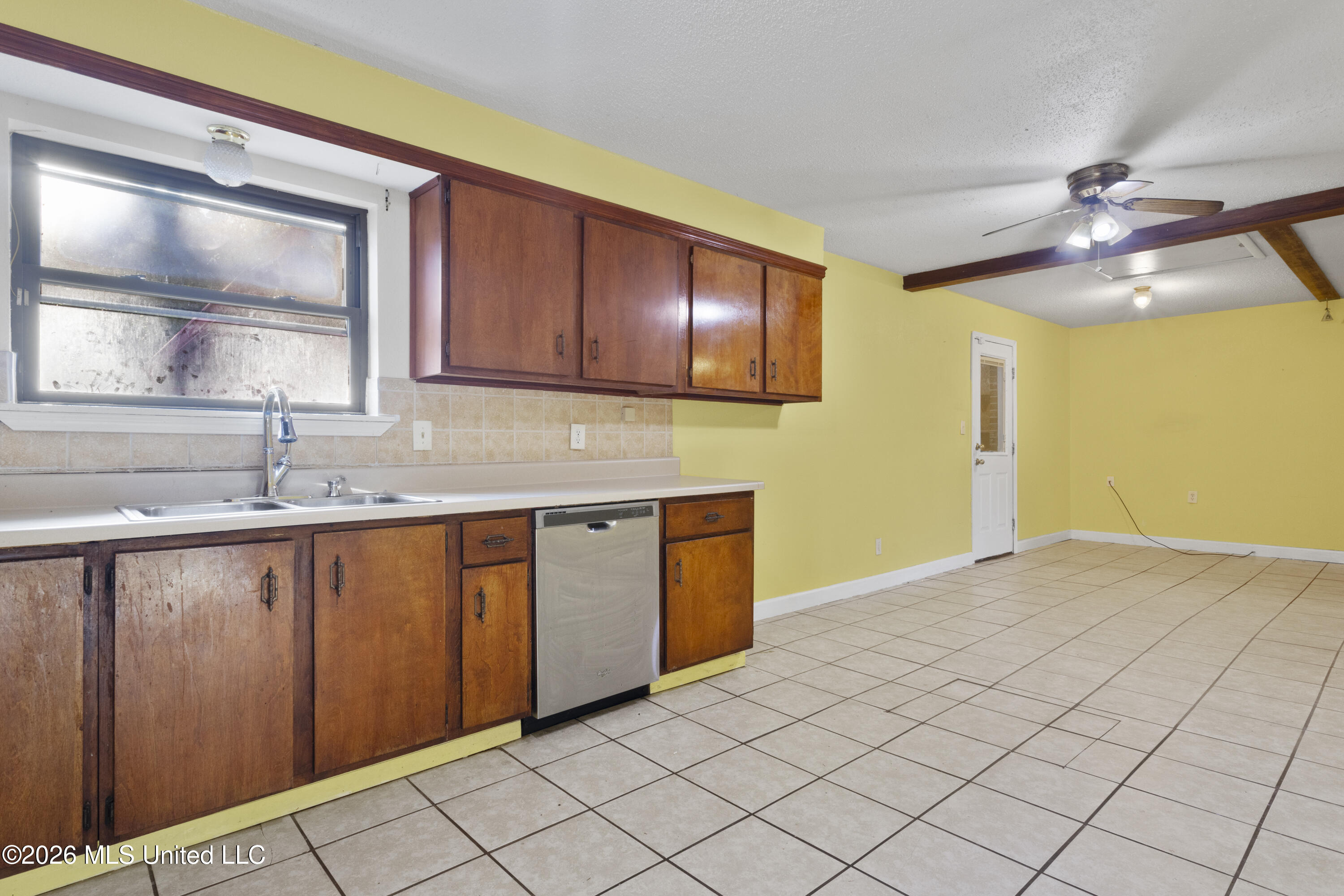 3612 Macphelah Road Property Photo 8