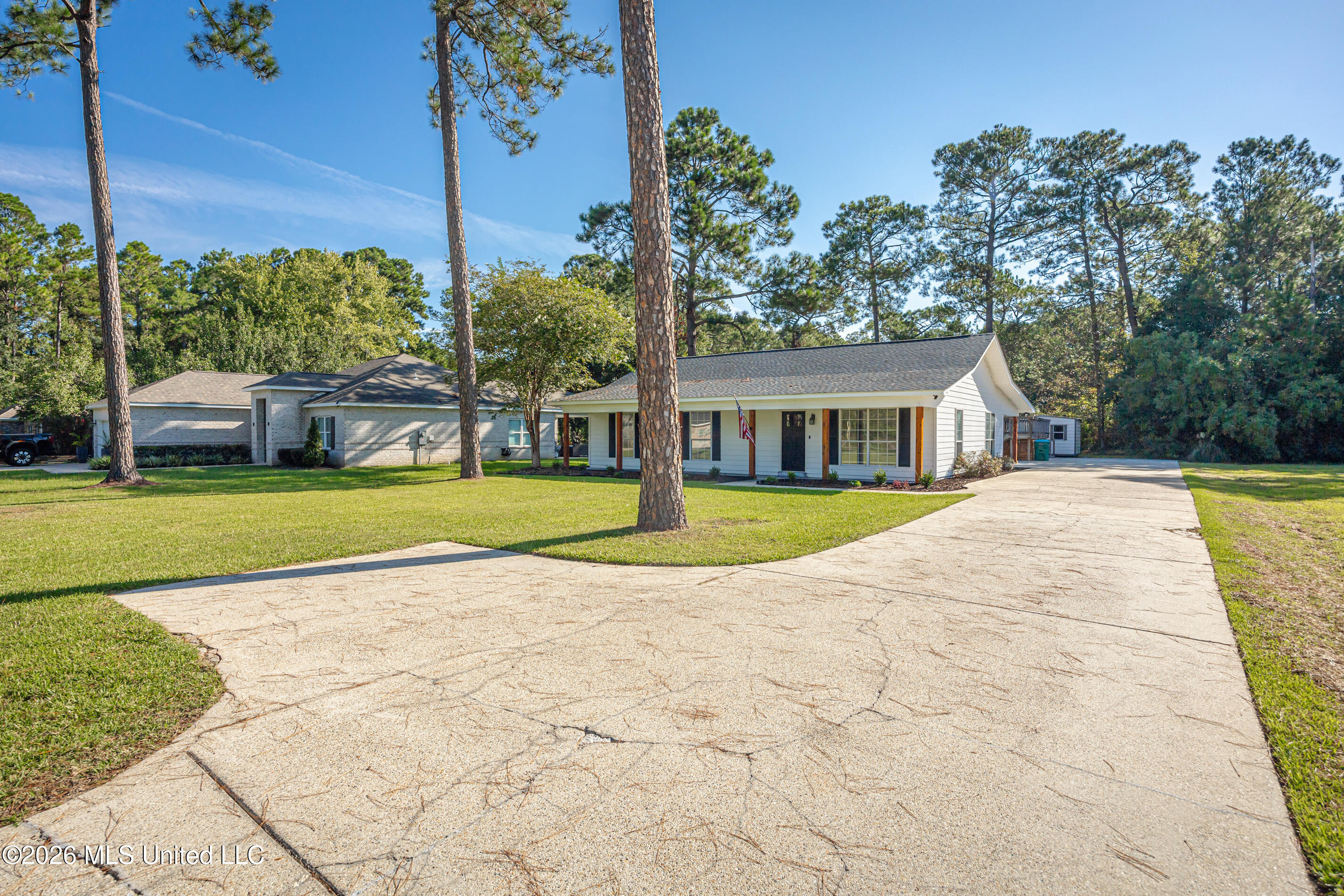 8208 Martin Bluff Road Property Photo 2