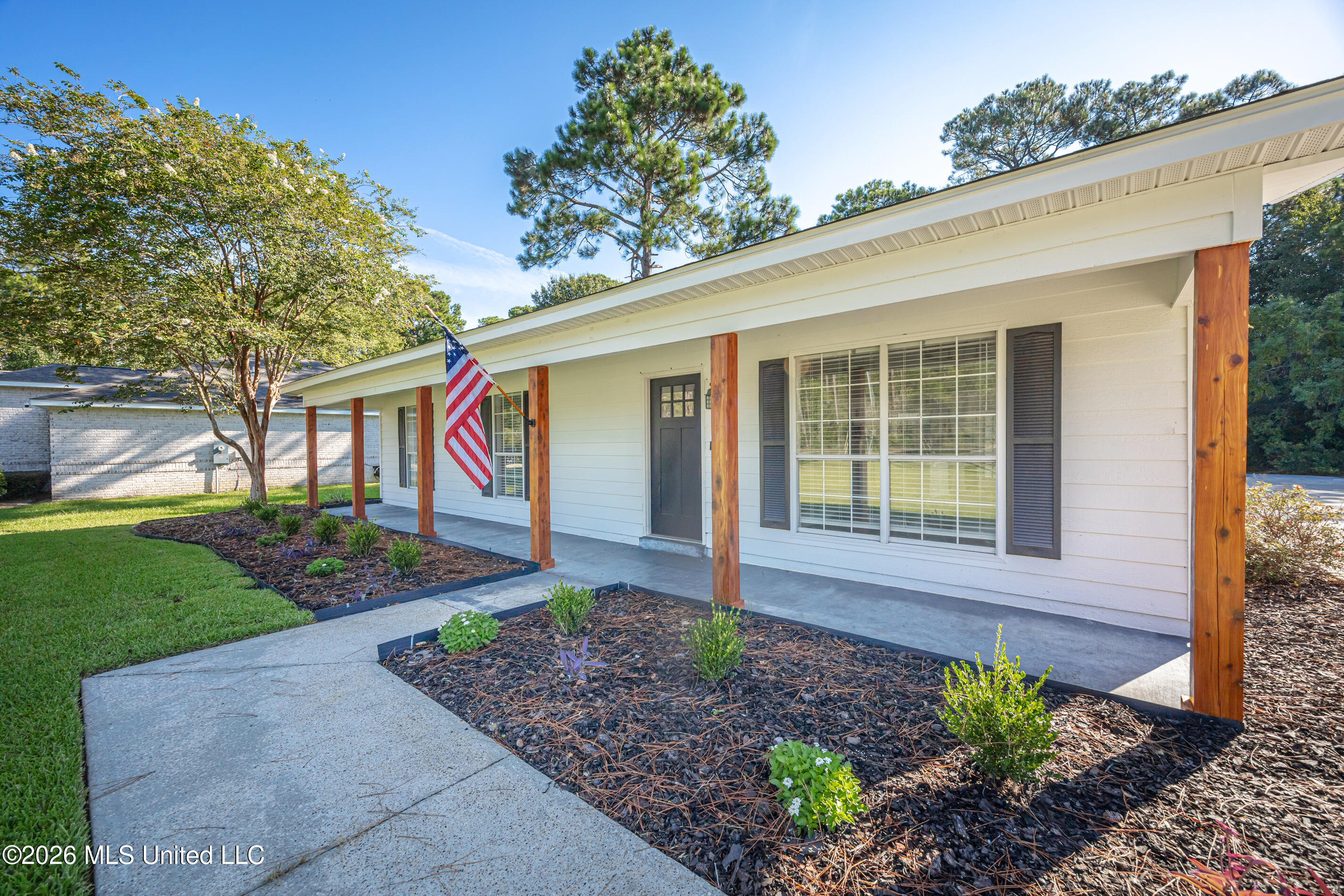 8208 Martin Bluff Road Property Photo 4
